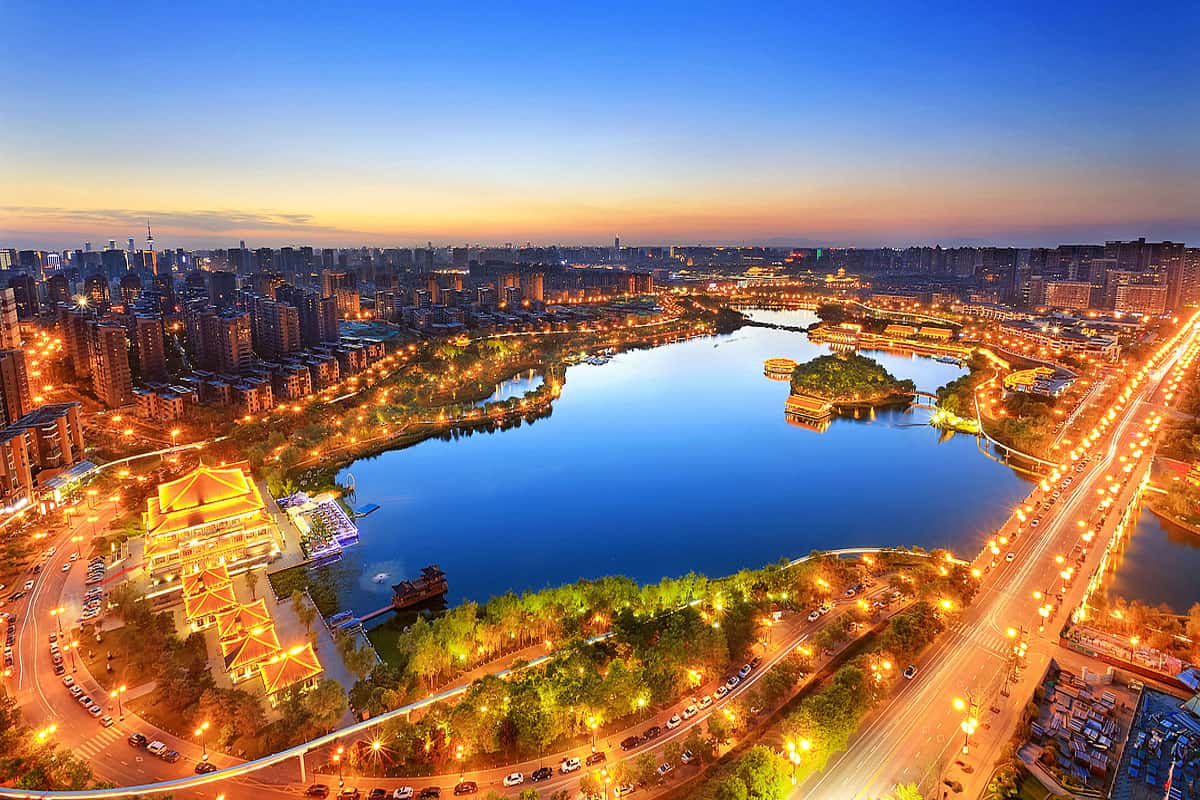 Dạo chơi ở công viên hồ bơi Qujiang 