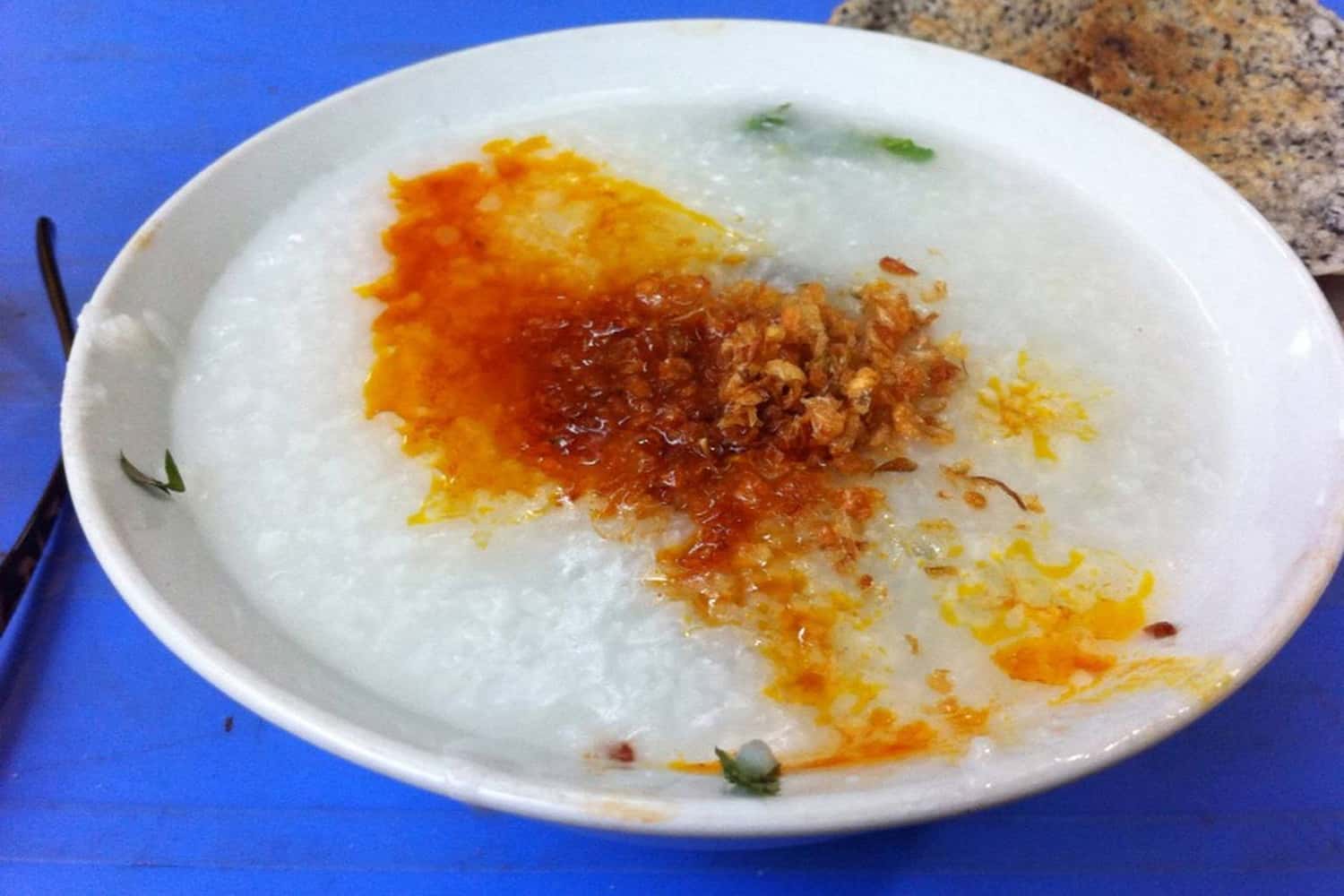 Gạo được chọn phải là loại gạo trắng, có vị thơm