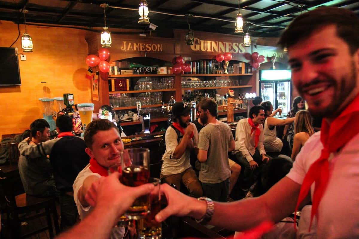 Thư giãn ở một số quán bar hoặc rượu