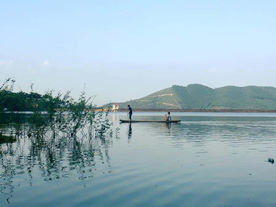  Ngắm hoàng hôn, câu cá trên hồ Cố Đụng