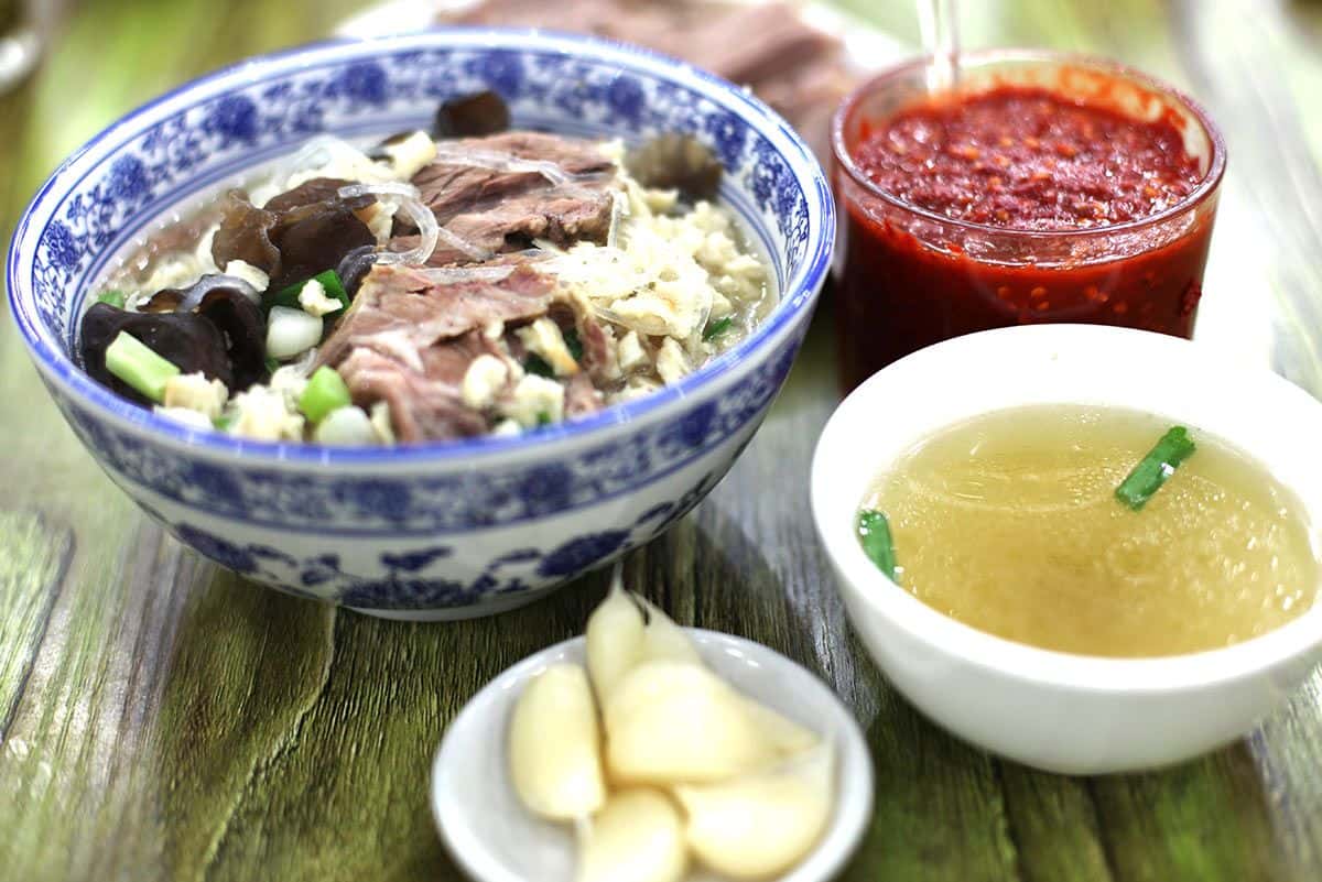 Bánh mì dẹt trong súp thịt cừu Mutton