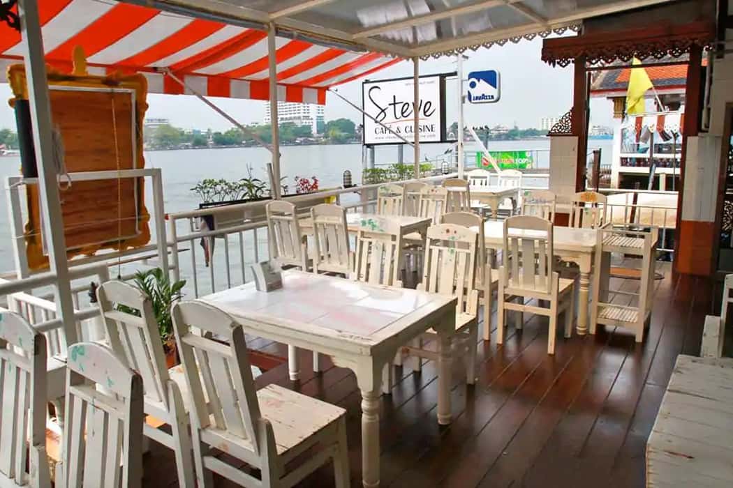 Steve Café and Cuisine in Town
