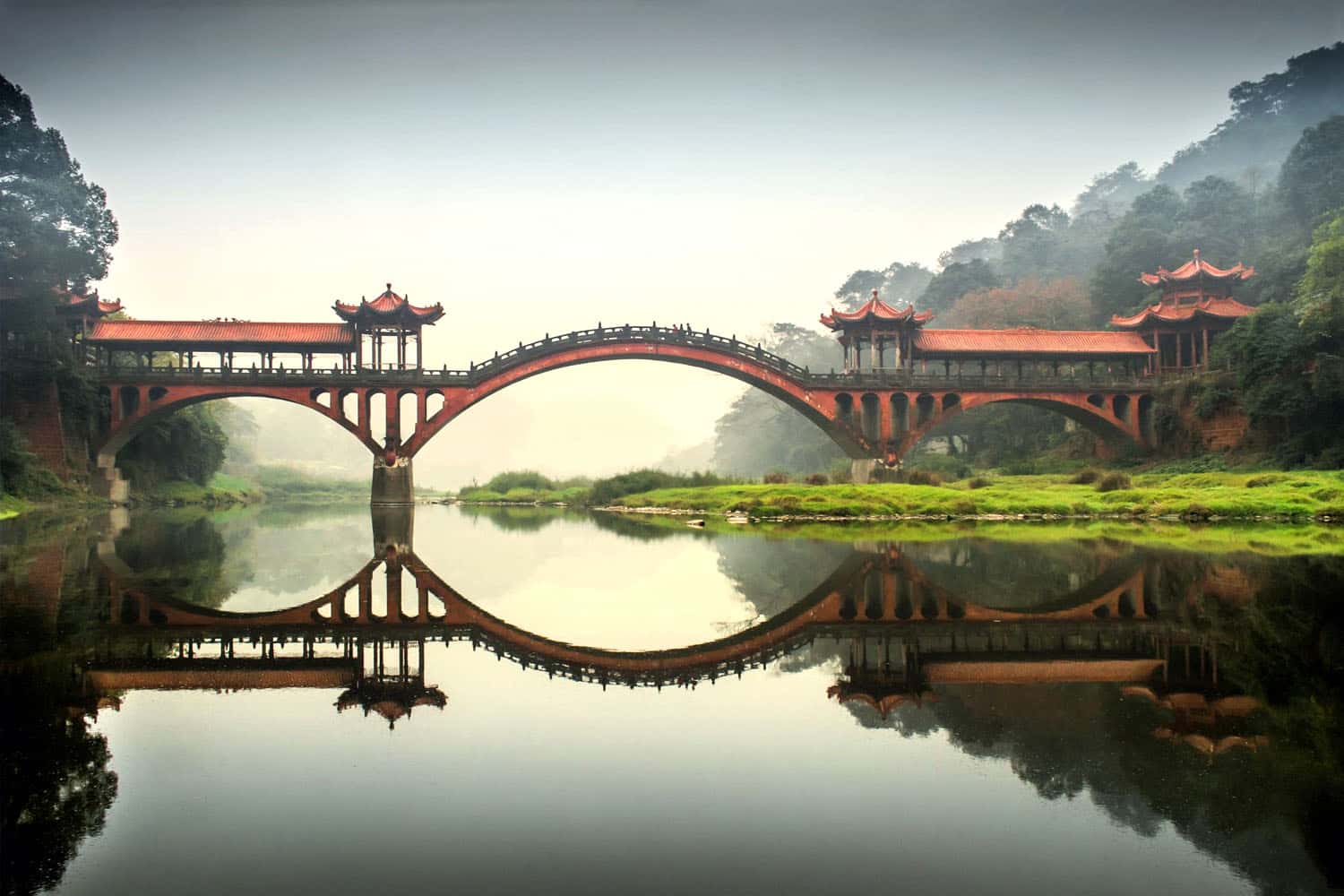 Dọc quanh dòng sông Min của thành phố
