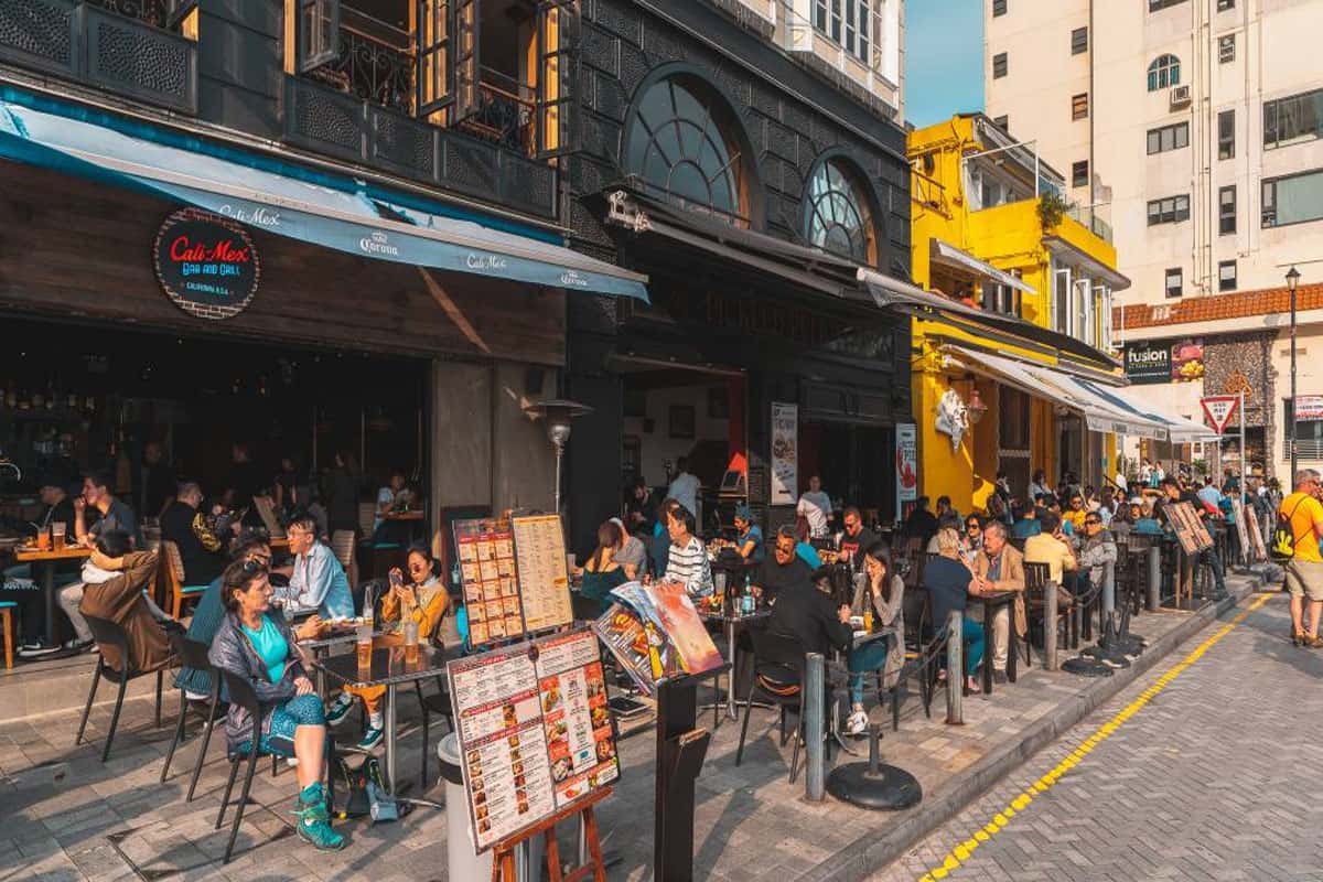 Thưởng thức ẩm thực ở Stanley Promenade