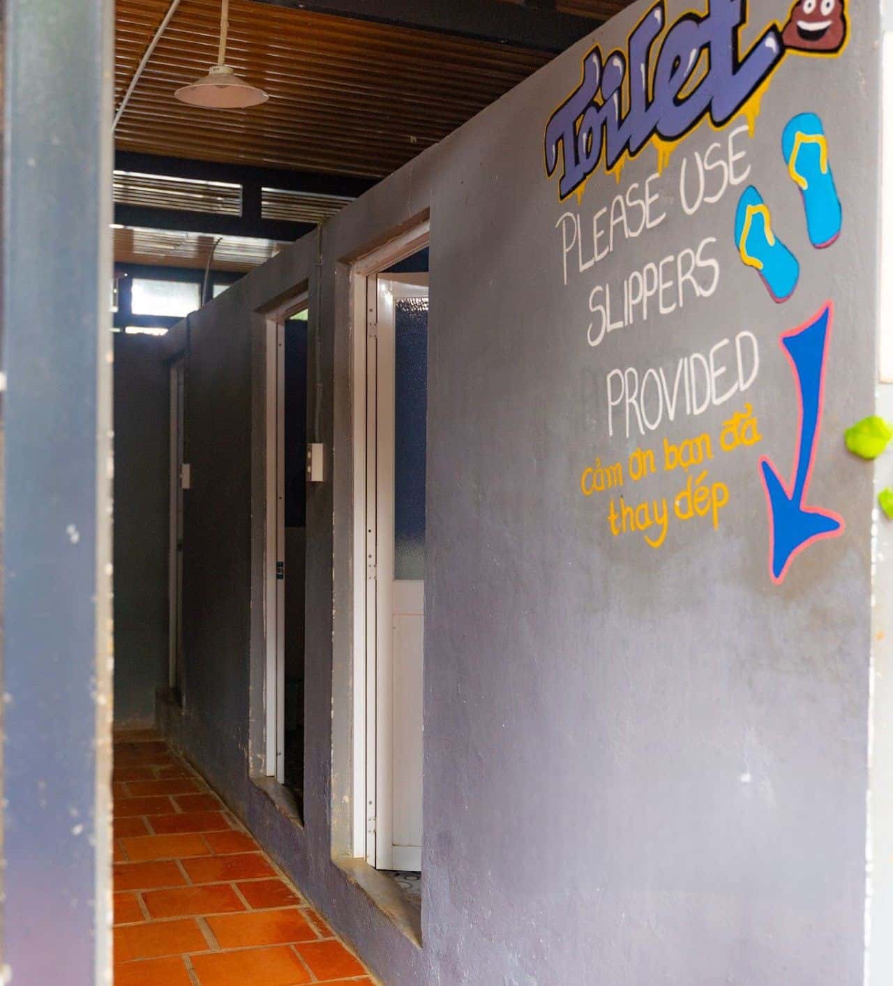 justfly khu ve sinh the lake house da lat