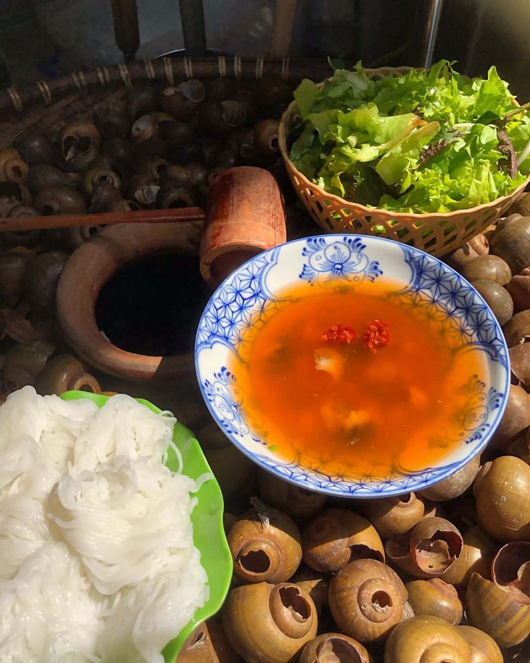 dac san hanoi bun oc nguoi