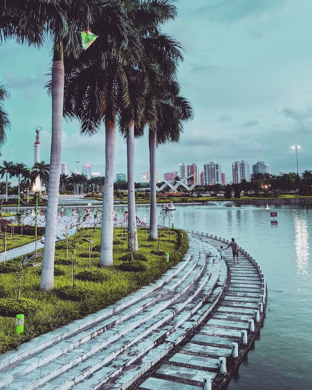 justfly cong vien hoa binh hanoi