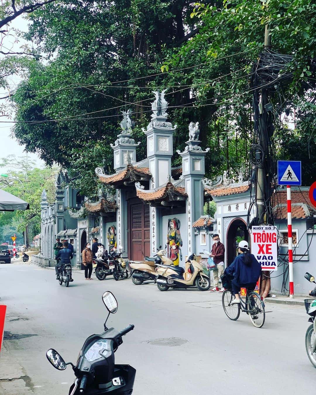 justfly chua ha hanoi