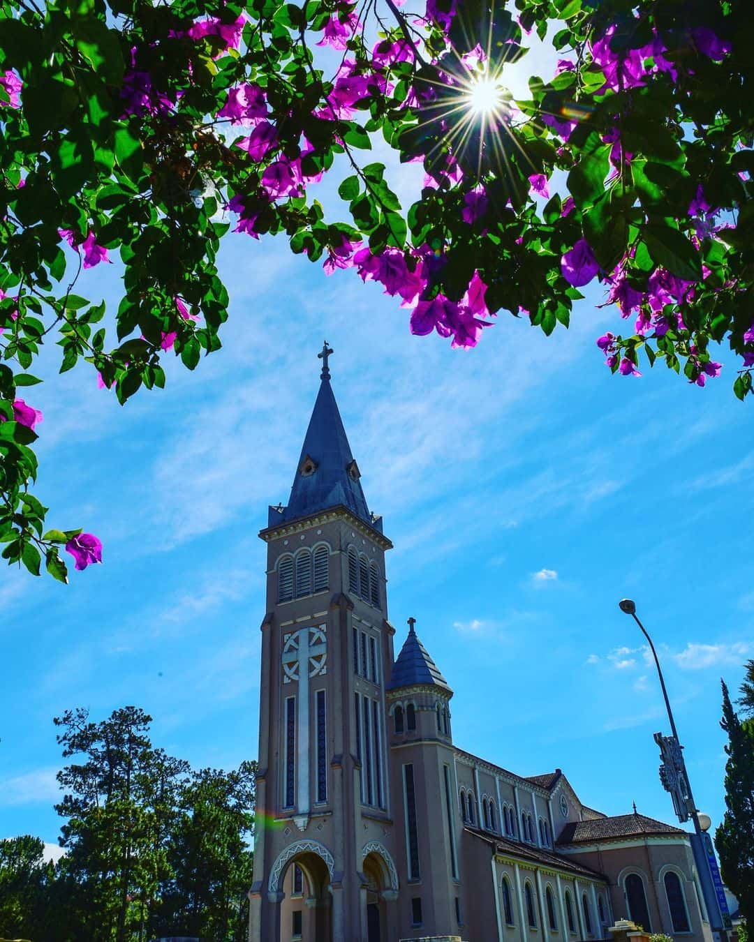 justfly nha tho chinh toa da lat