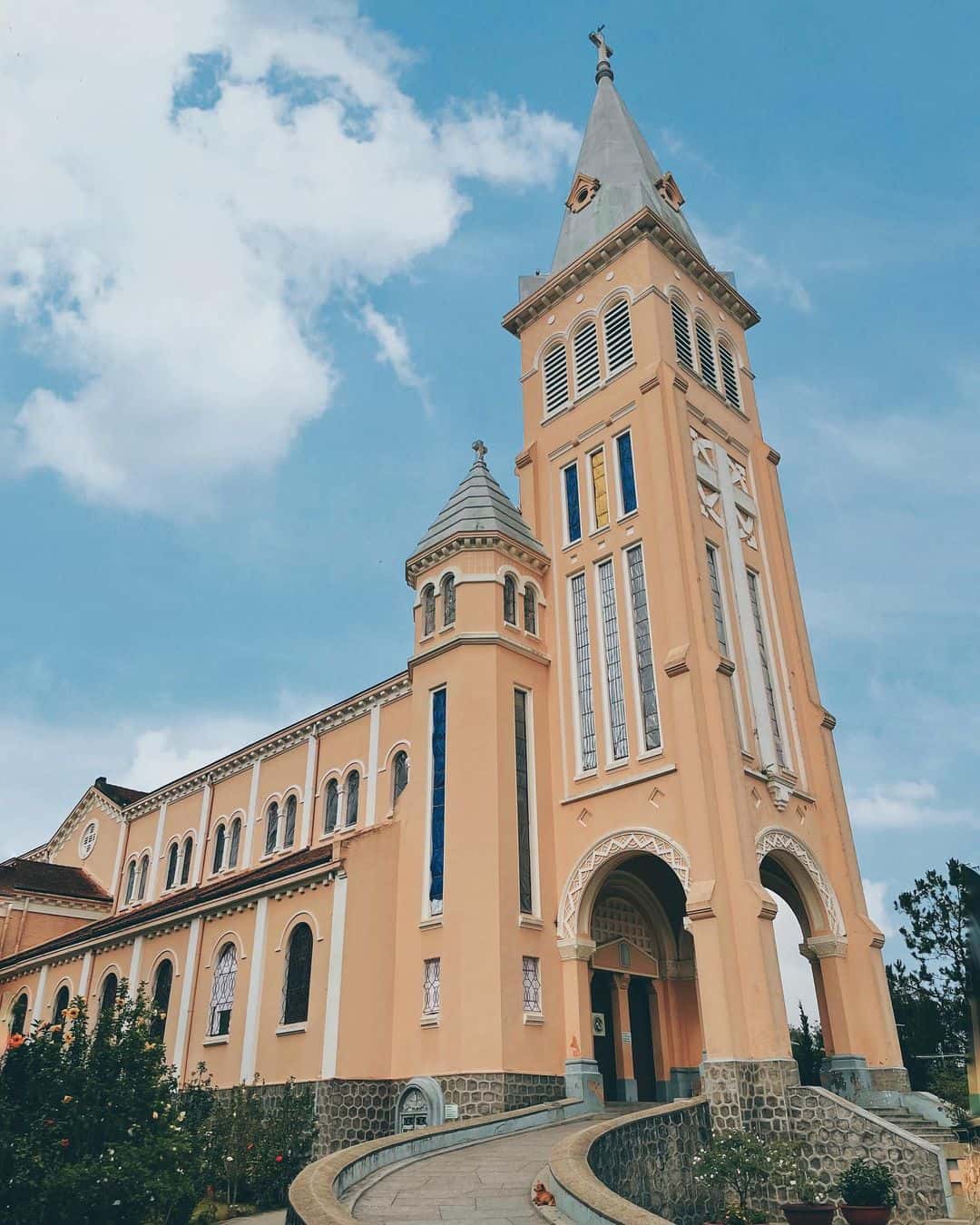 justfly nha tho chinh toa da lat