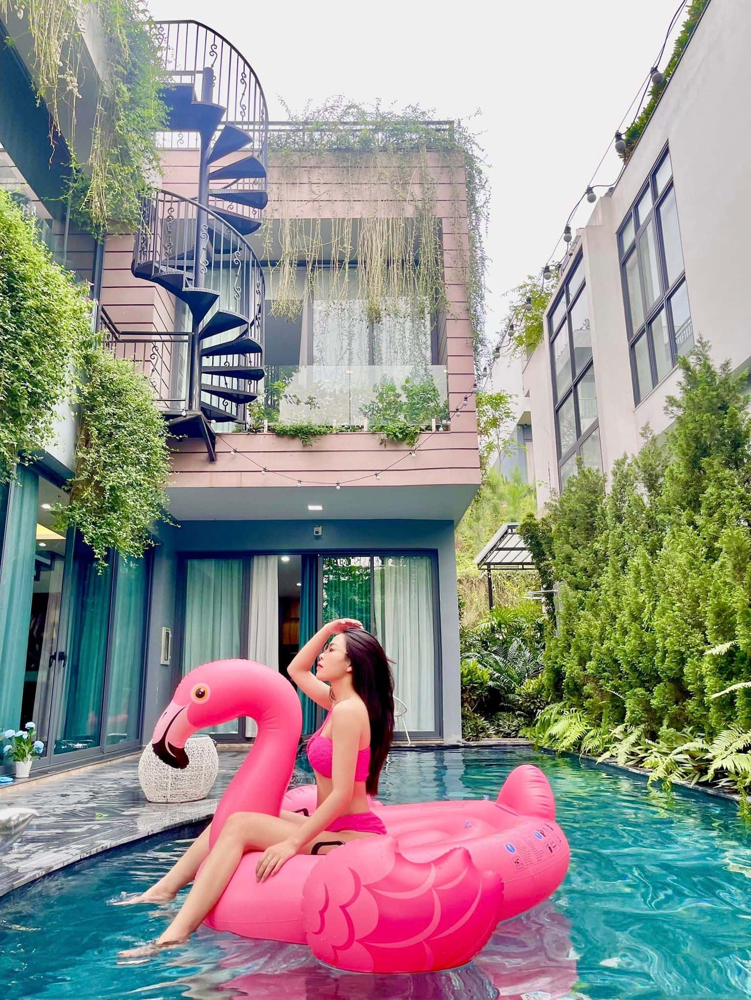 Swan float