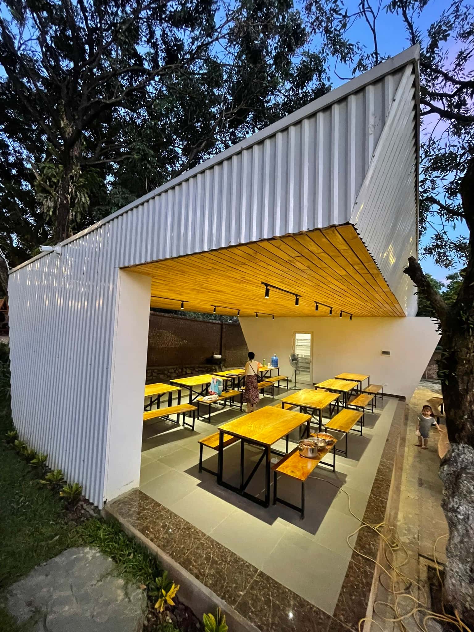 Bungalow Nhật Nguyệt, Hoà bình — ảnh 3