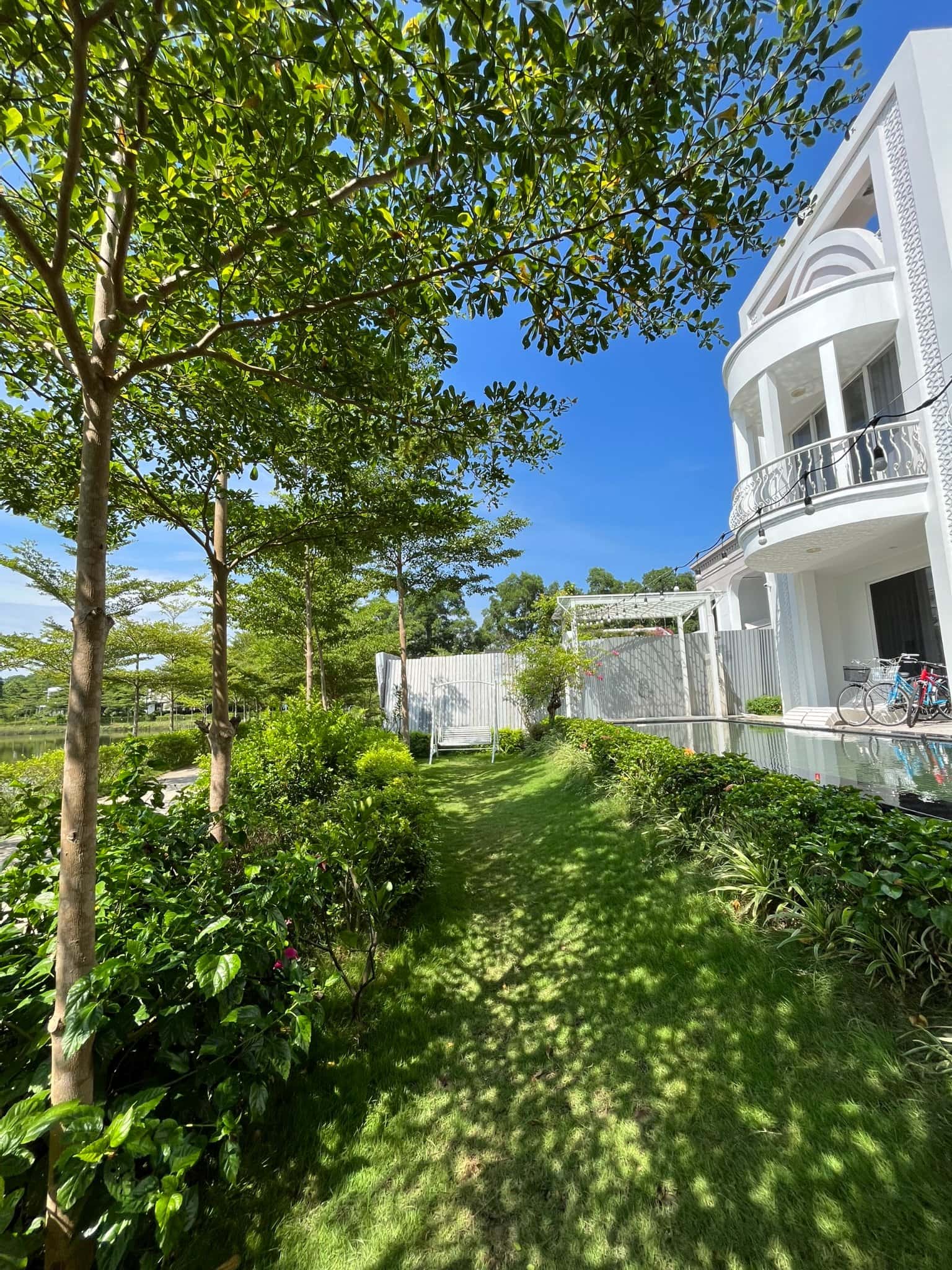 Sân vườn rộng 