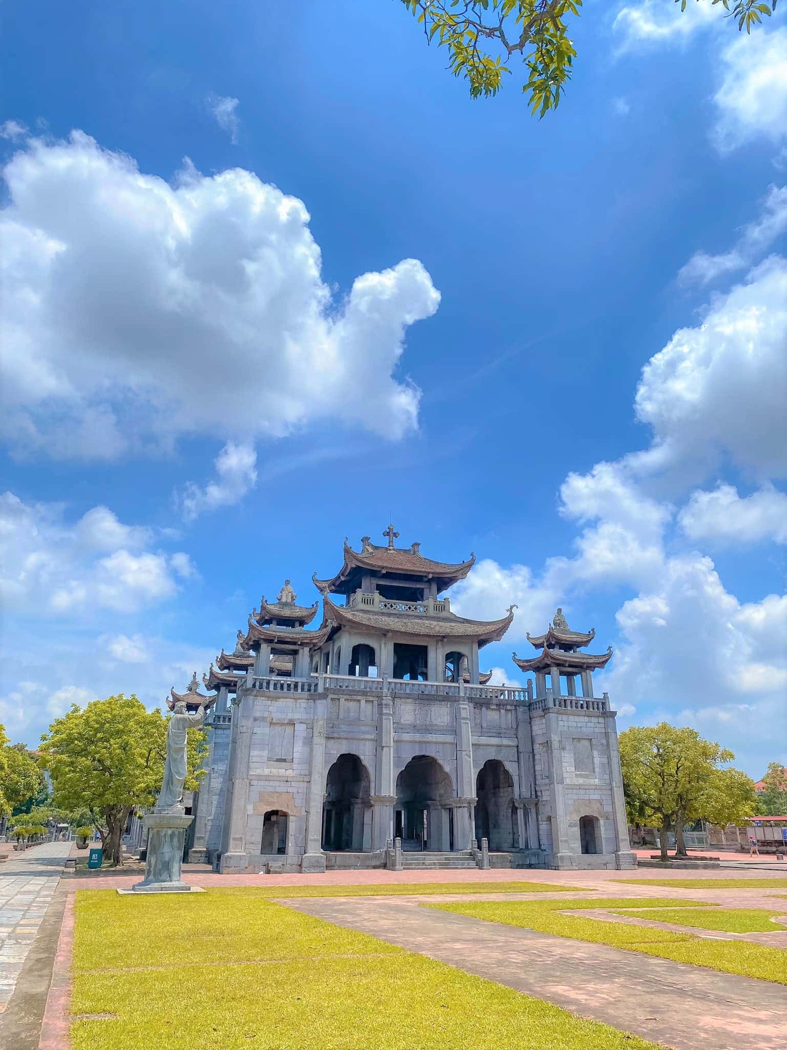 justfly nha tho da phat diem ninh binh
