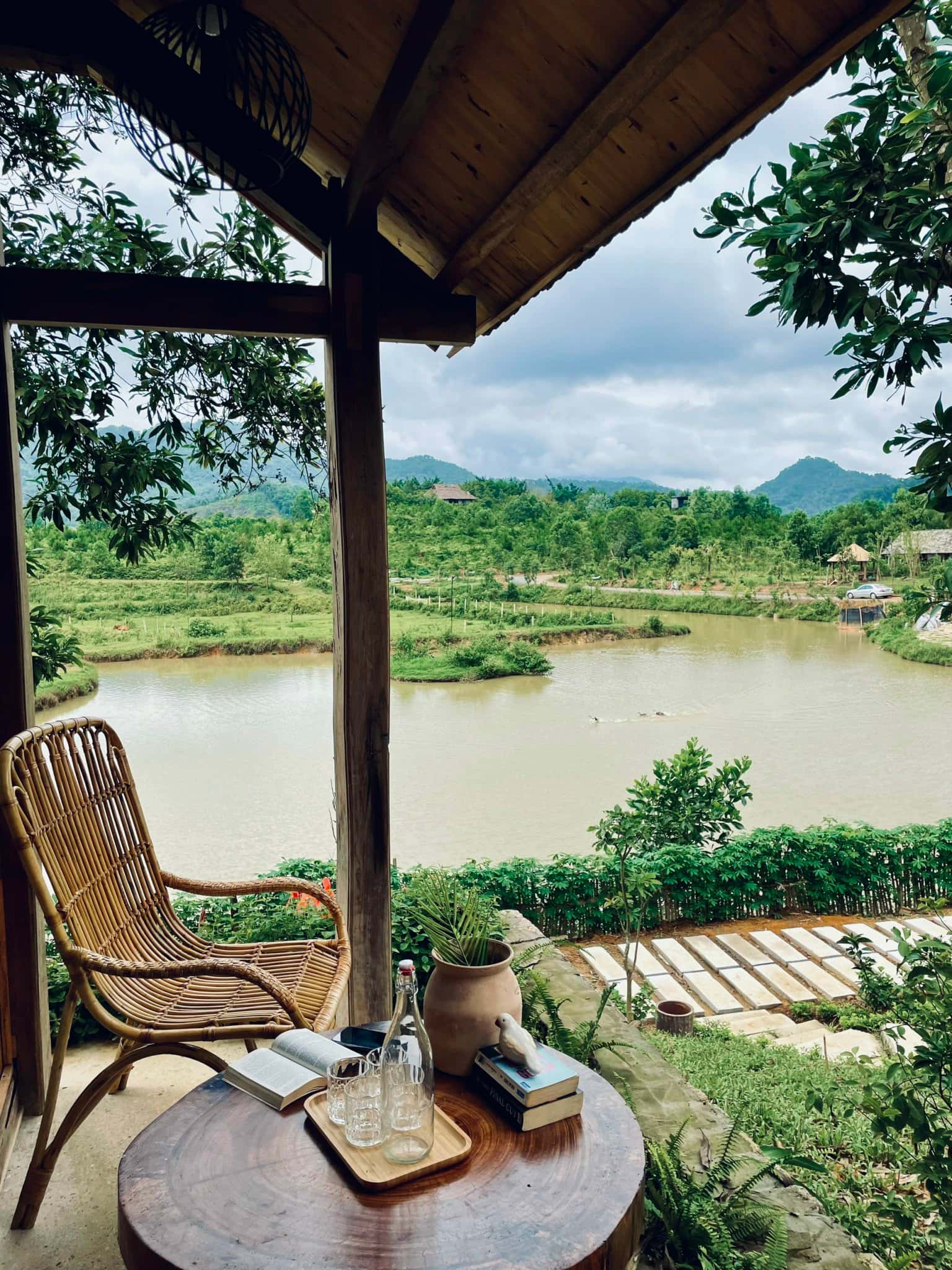 justfly bungalow 1 giuong đoi mura retreat ba vi 