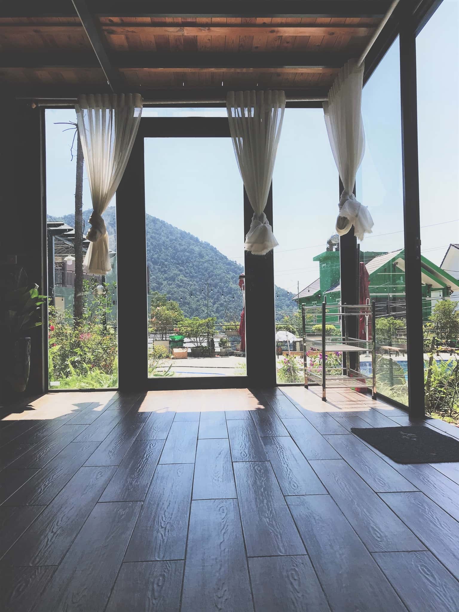 nha ong khoi bach xanh house tam dao