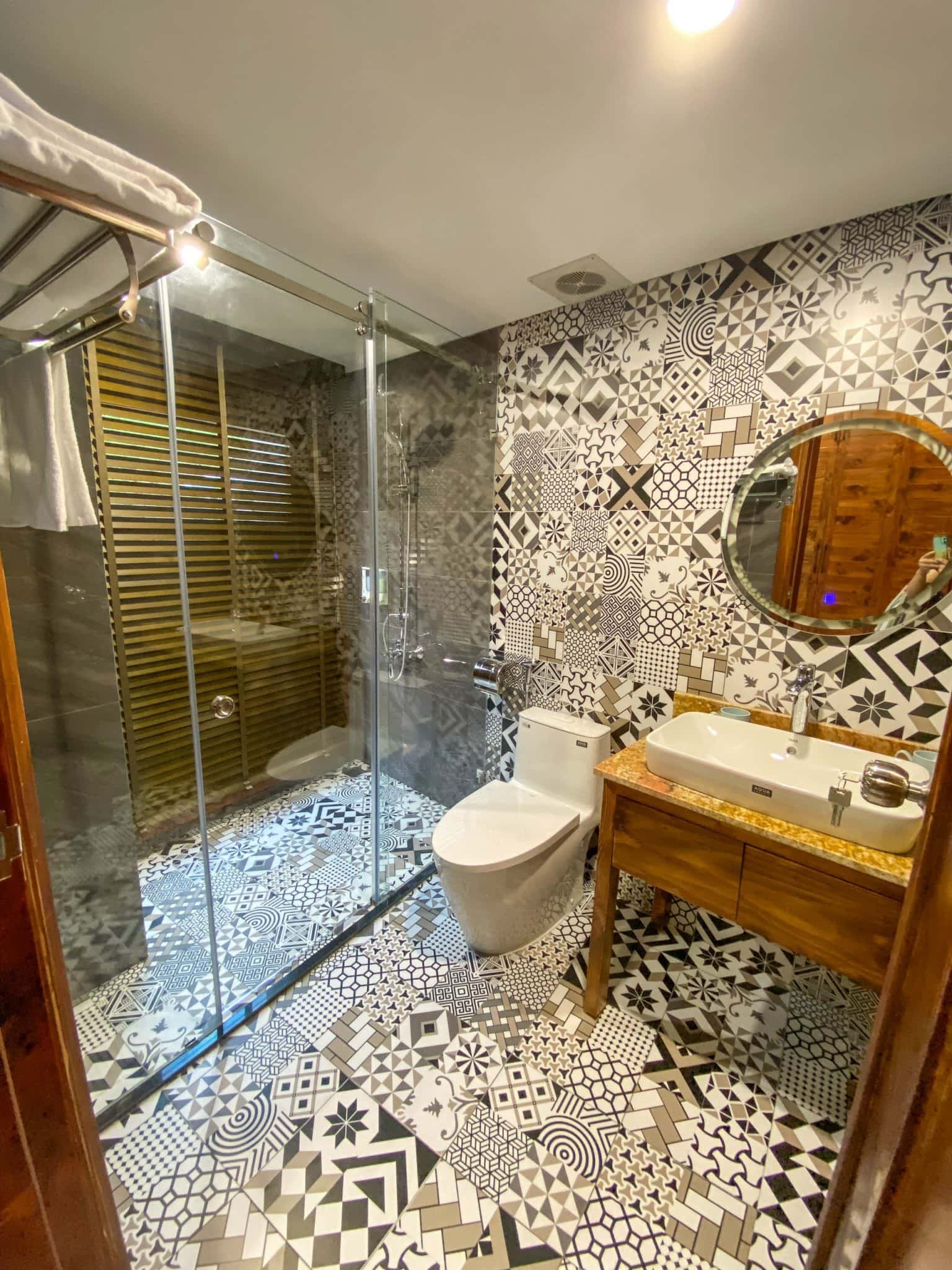 justfly lake 301 ochen lakeside soc son