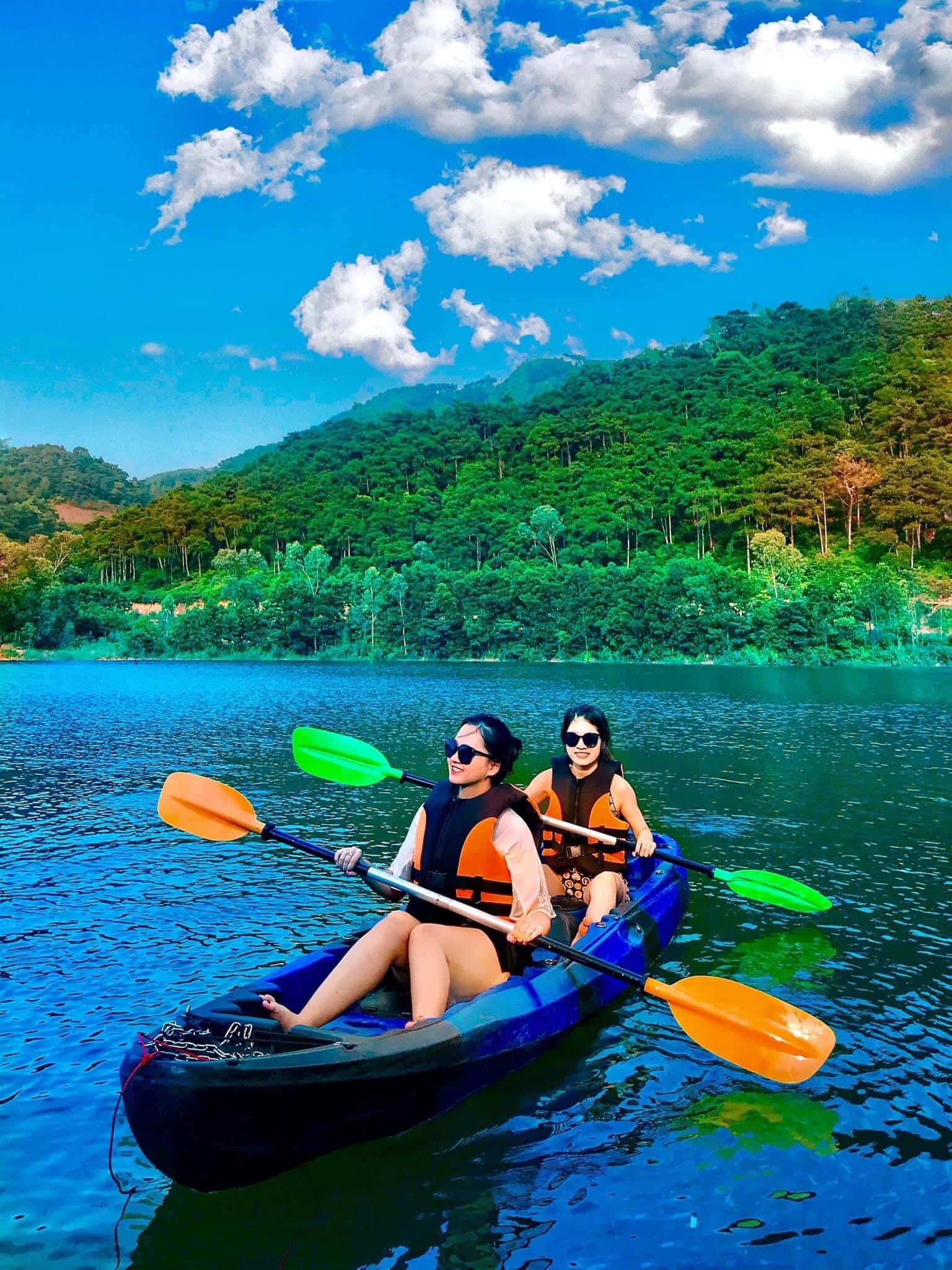 2 thuyền kayak 