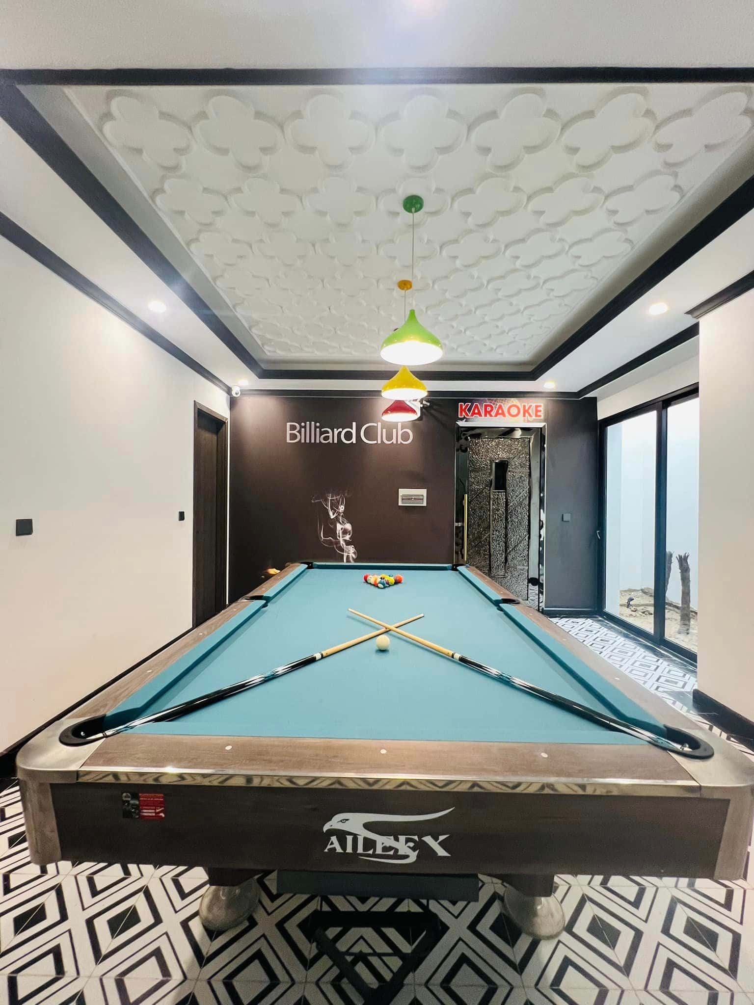 Pool table