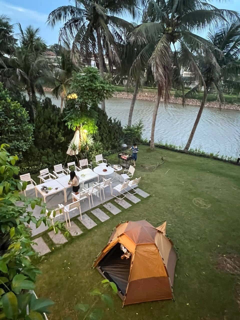 Bàn ăn ngoài trời 