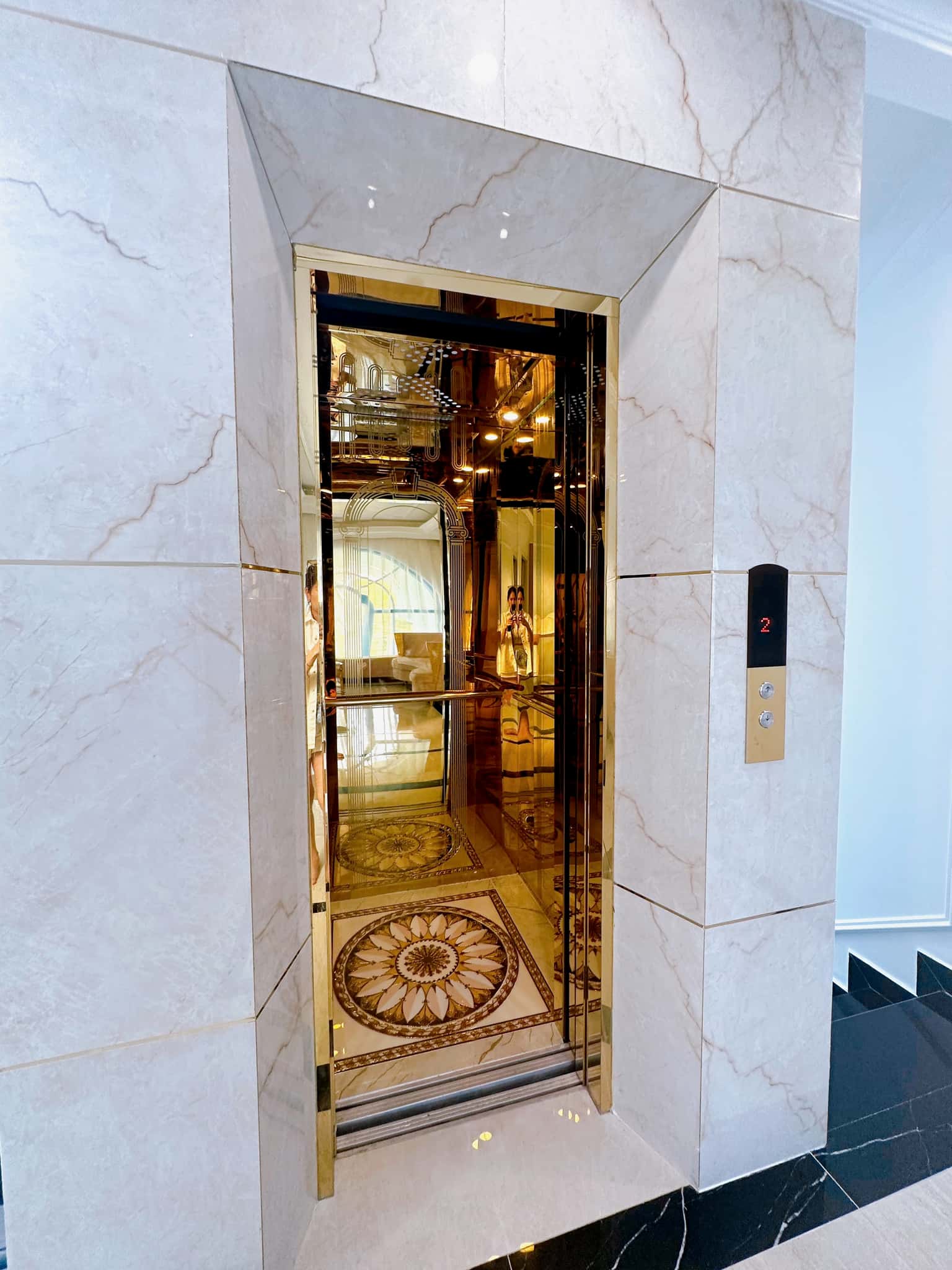 Elegant elevator