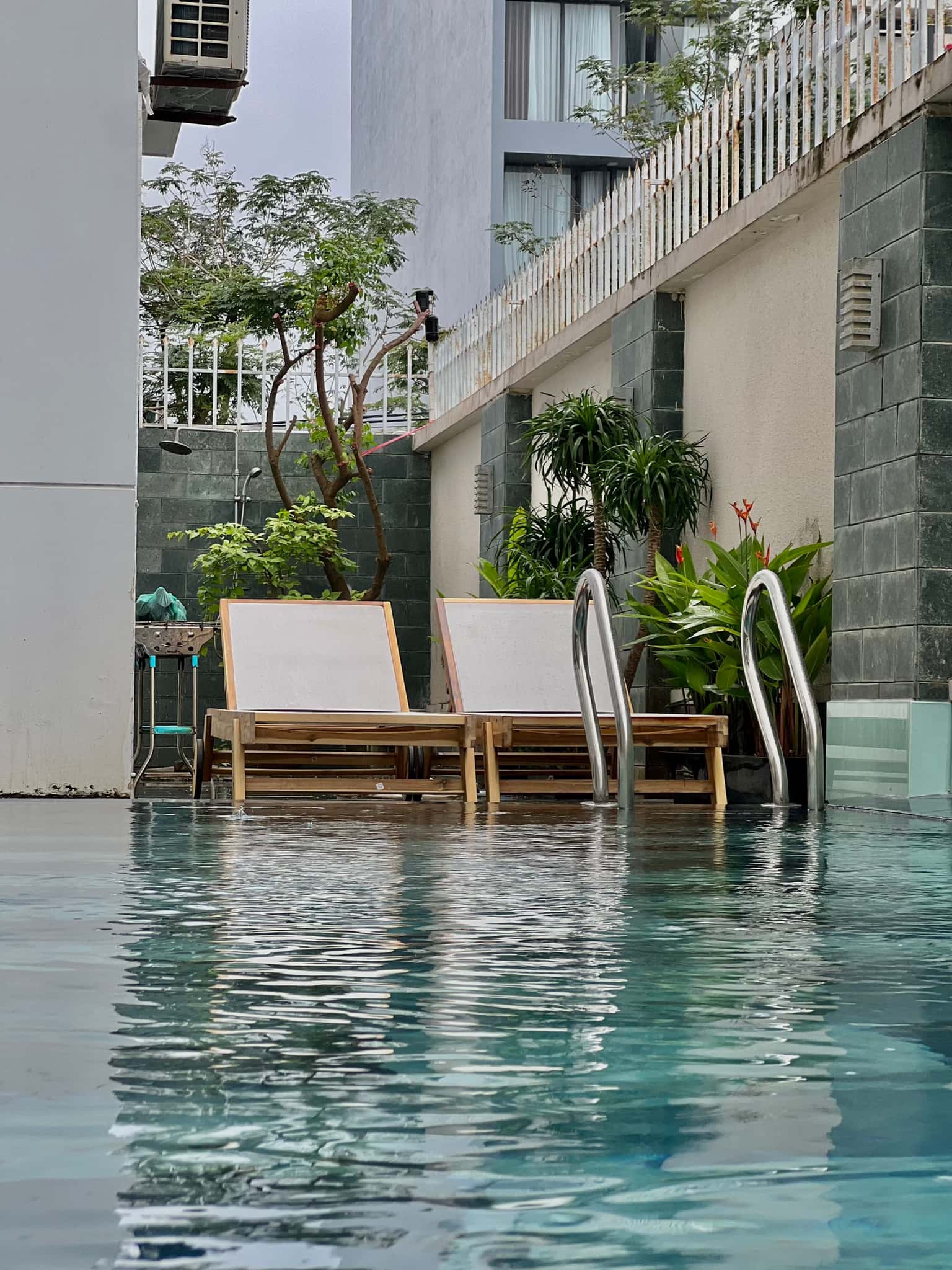 Pool loungers