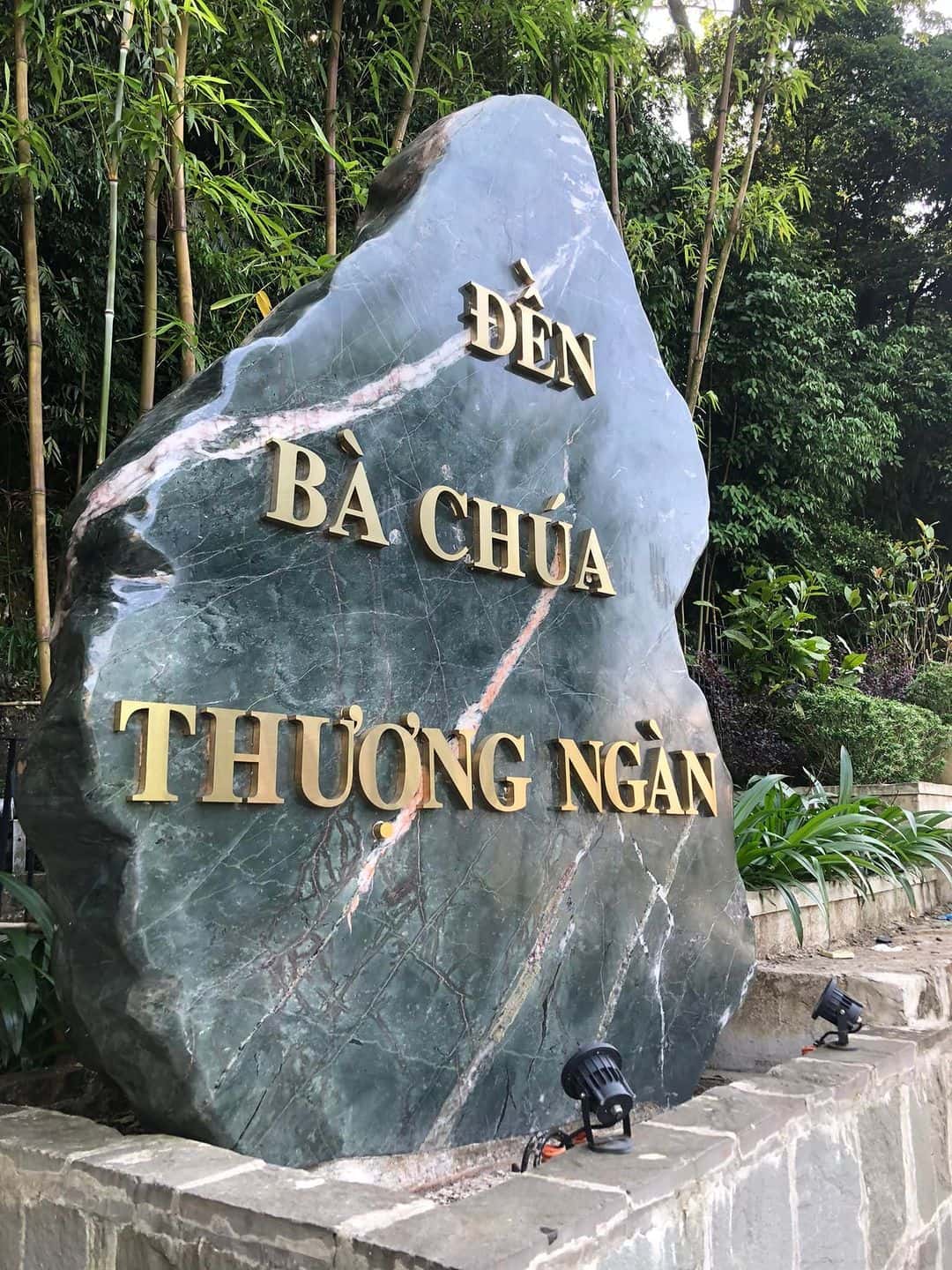 den ba chua thuong ngan tam dao vinh phuc 