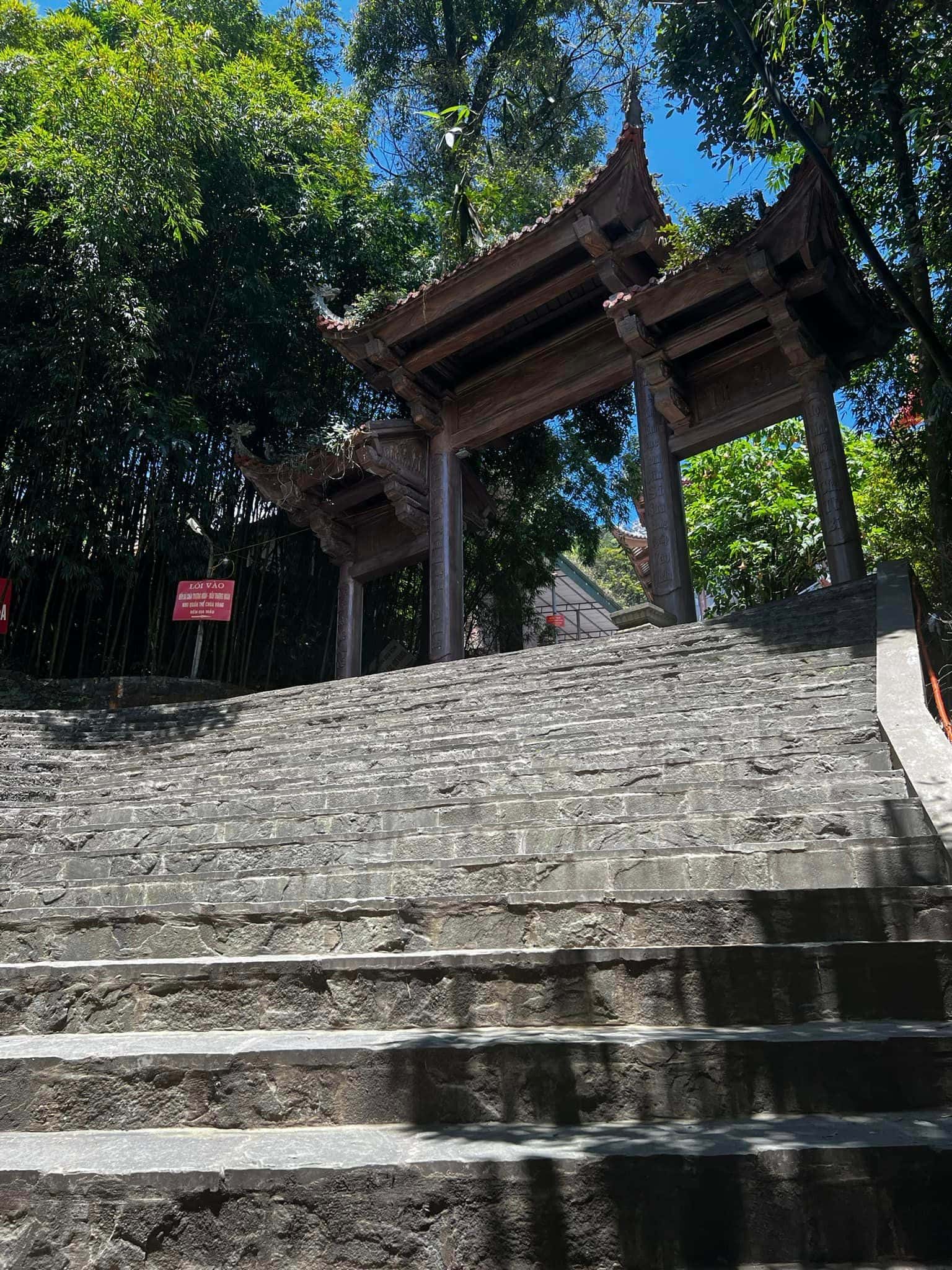 den ba chua thuong ngan tam dao vinh phuc 
