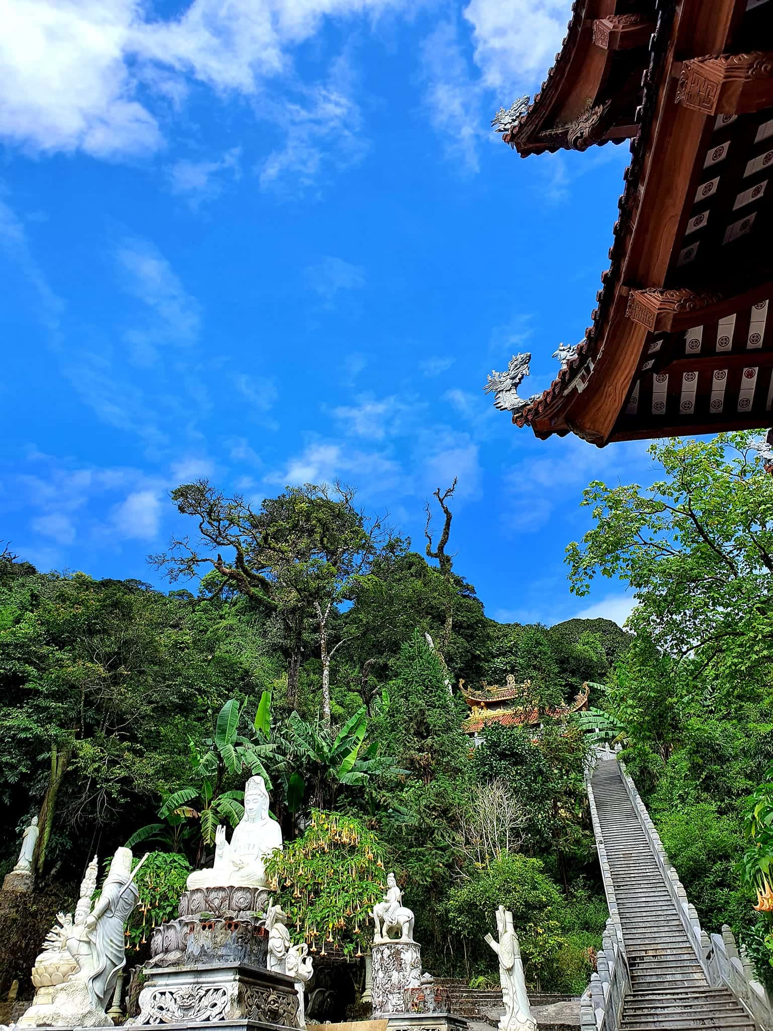 den ba chua thuong ngan tam dao vinh phuc 