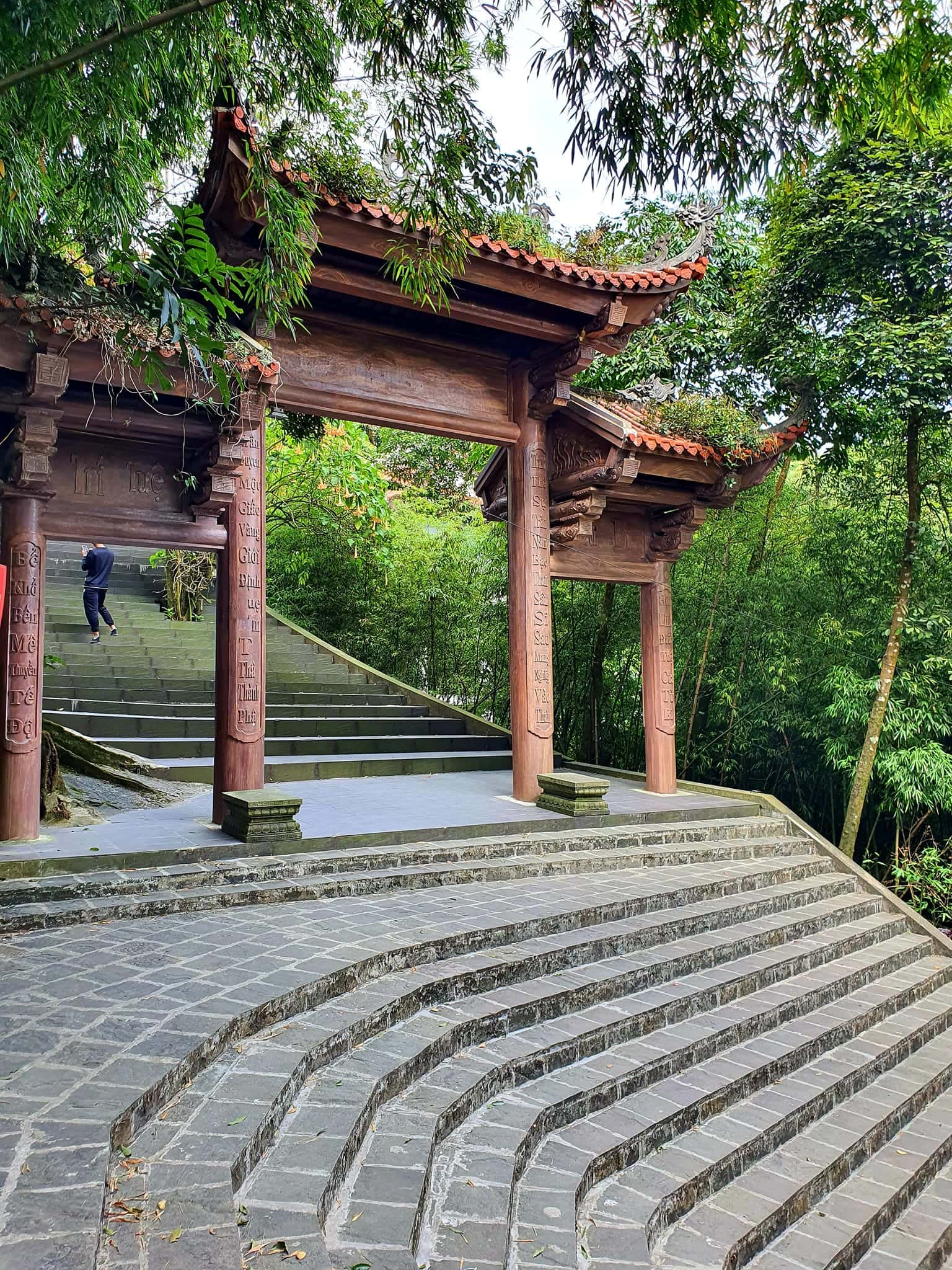 den ba chua thuong ngan tam dao vinh phuc 