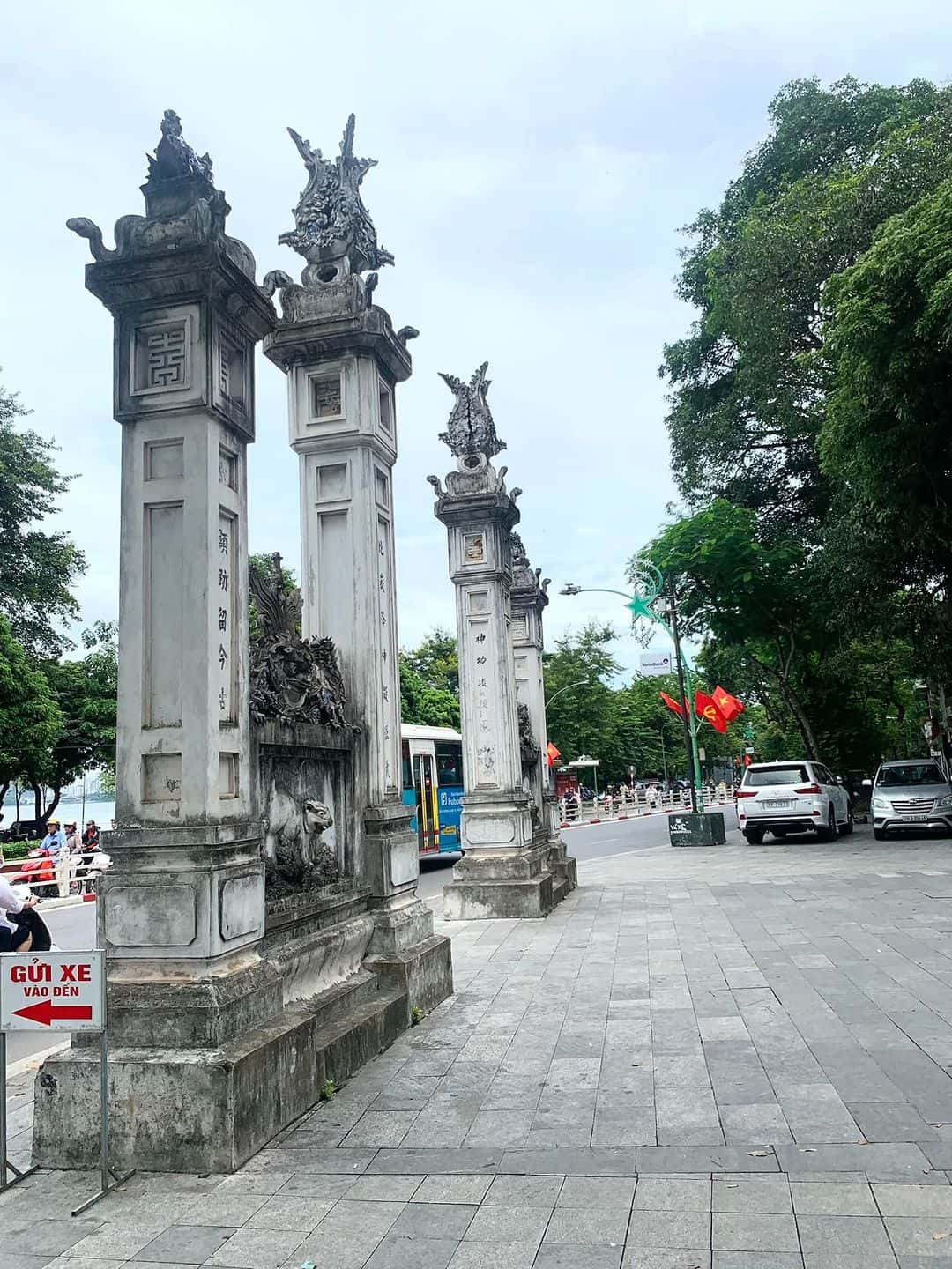 justfly den quan thanh hanoi