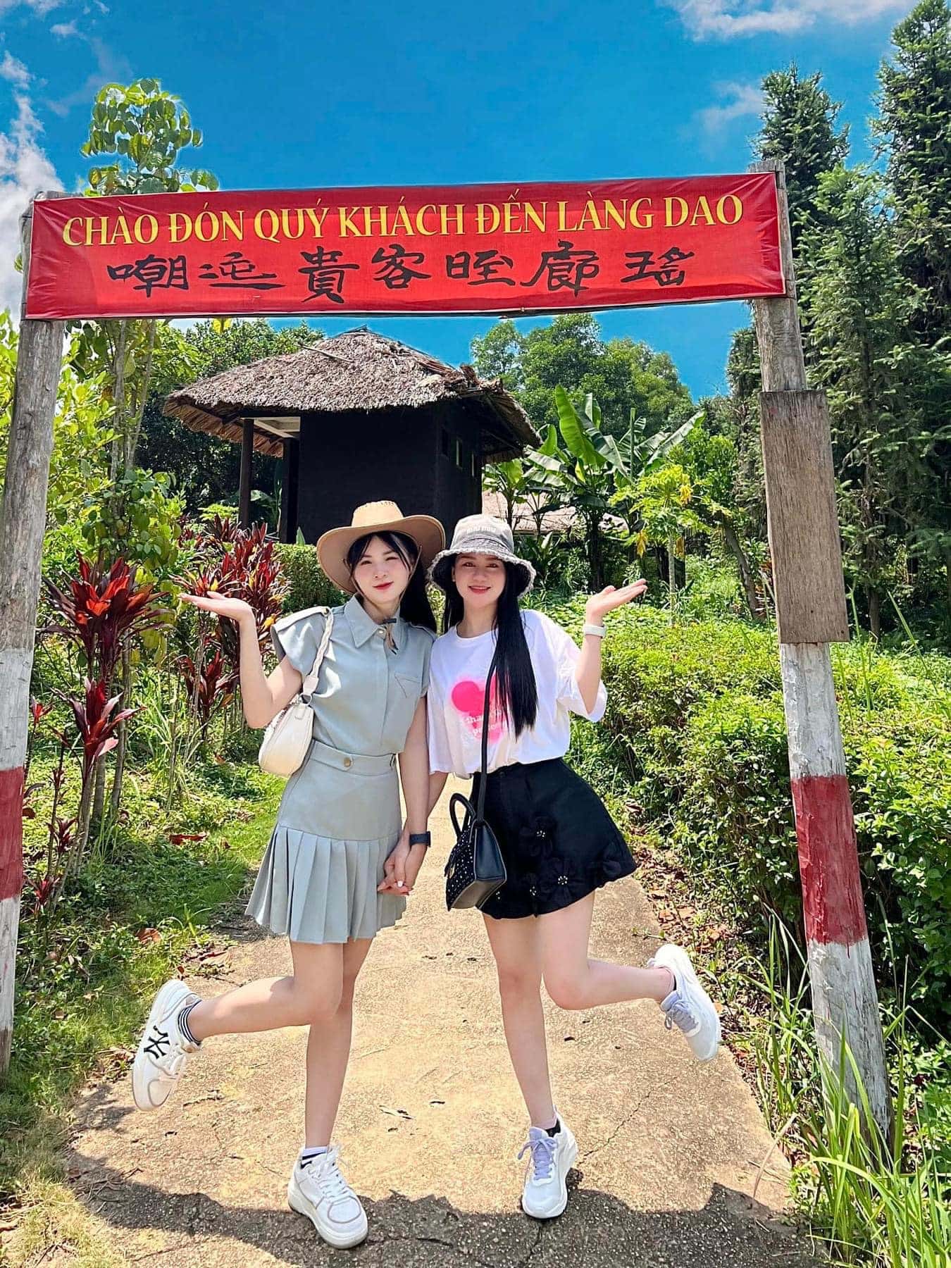 justfly lang van hoa du lich cac dan toc viet nam son tay hanoi