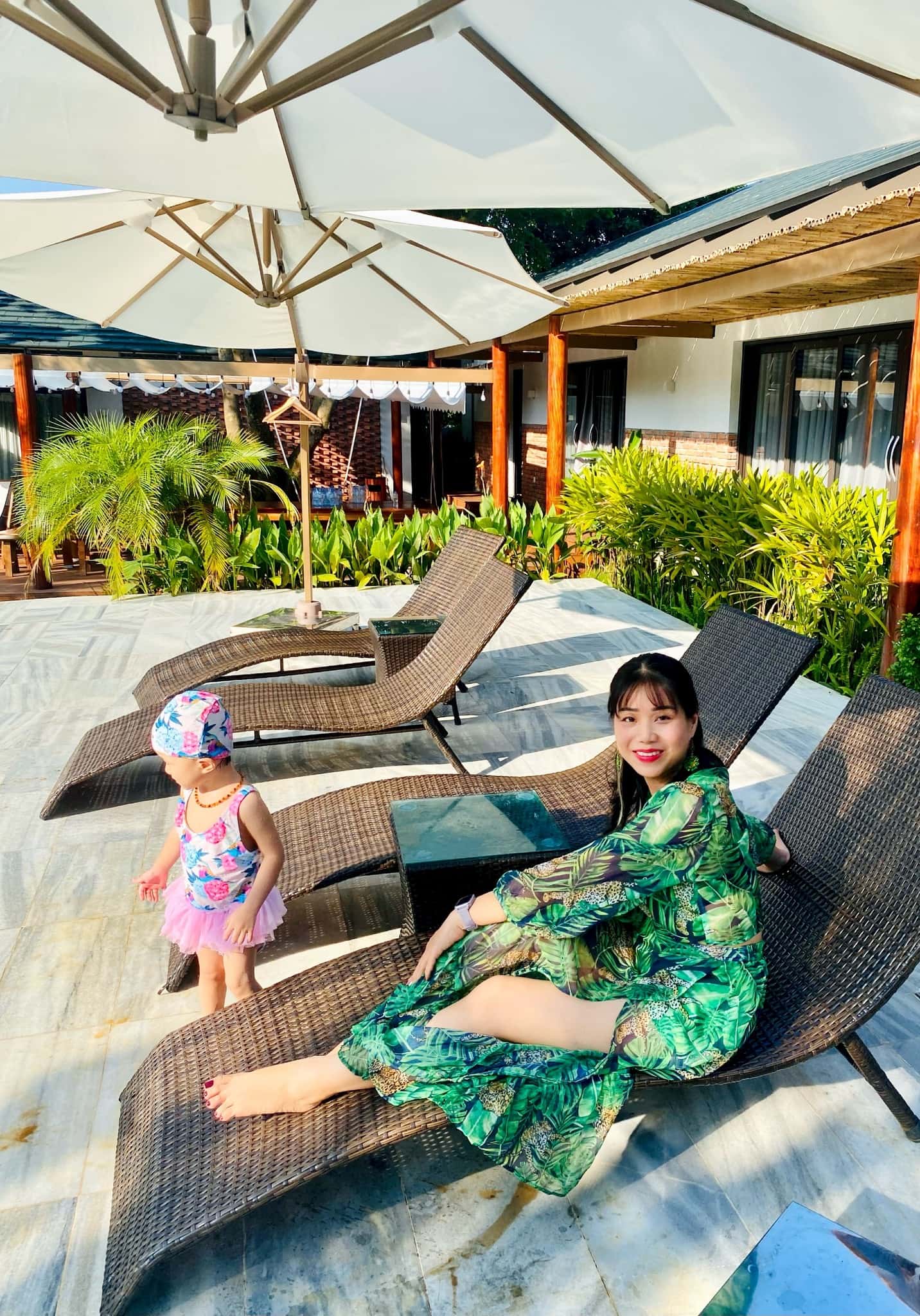 Ghế nằm bể bơi 
