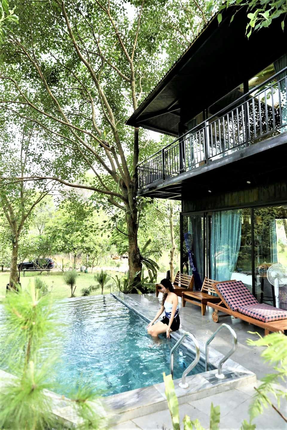 Ghế nằm bể bơi 