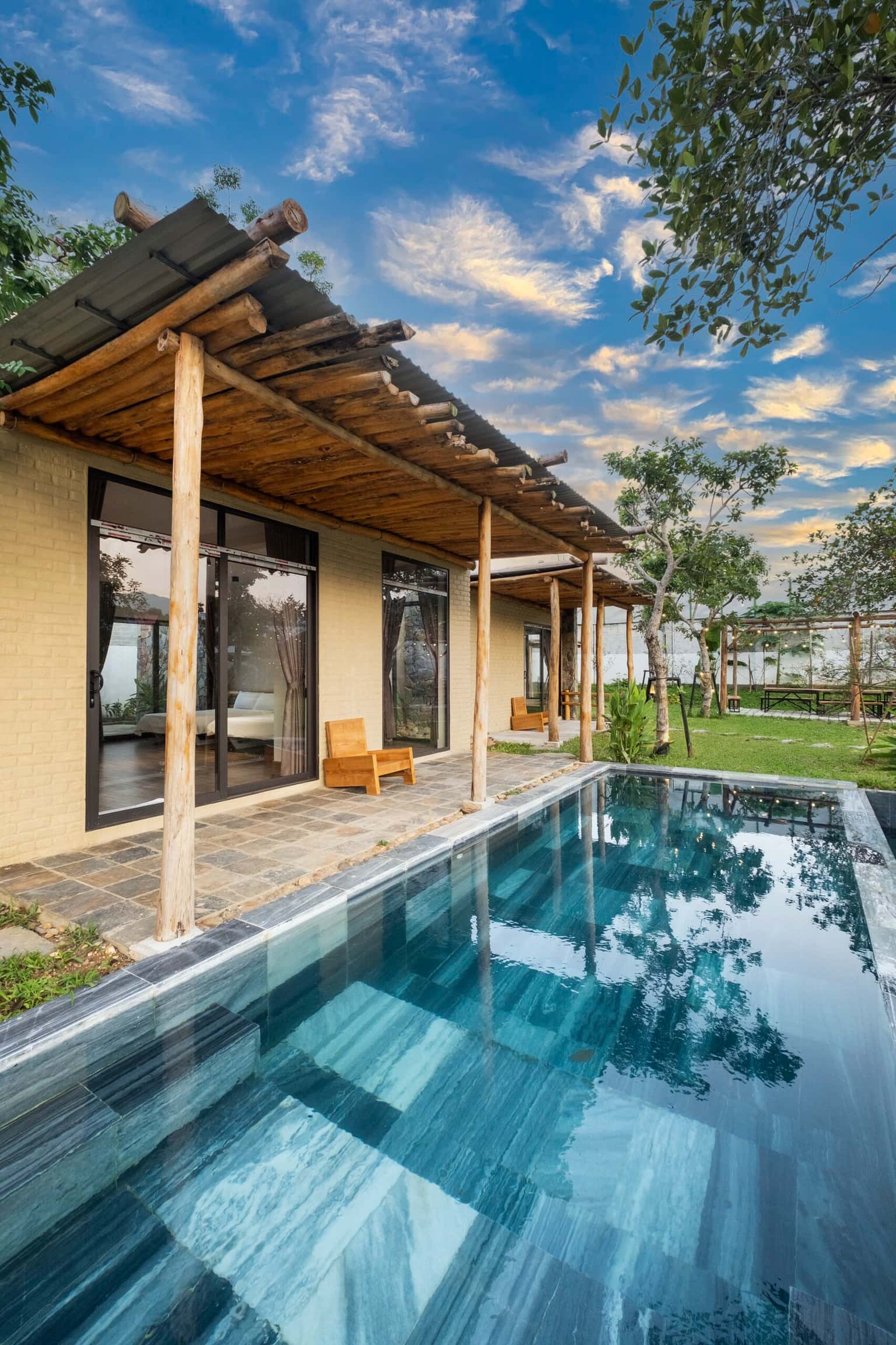 bungalow pond wynn moutain homestay ba vi
