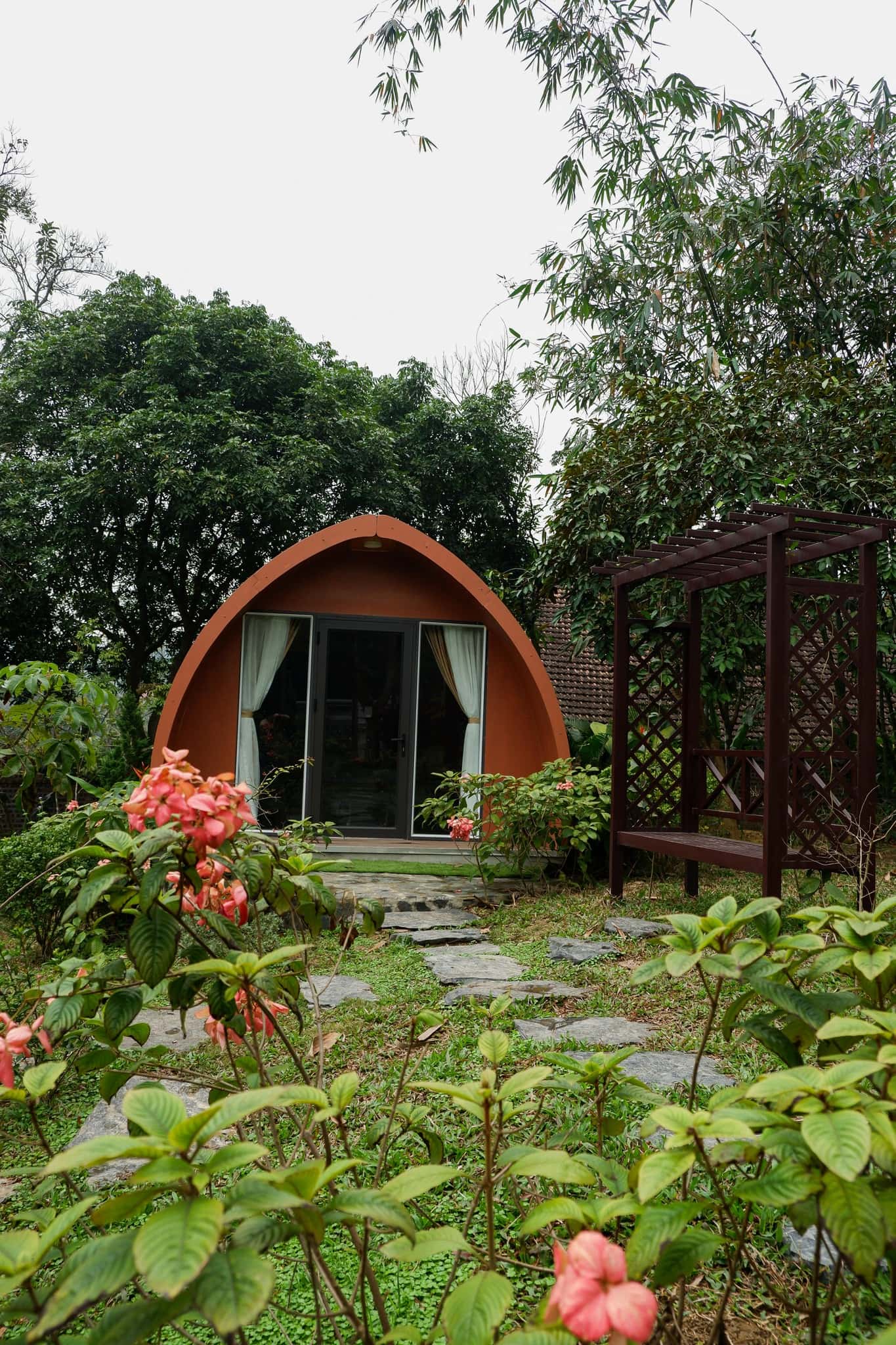 justfly moc tien bungalow hoa binh