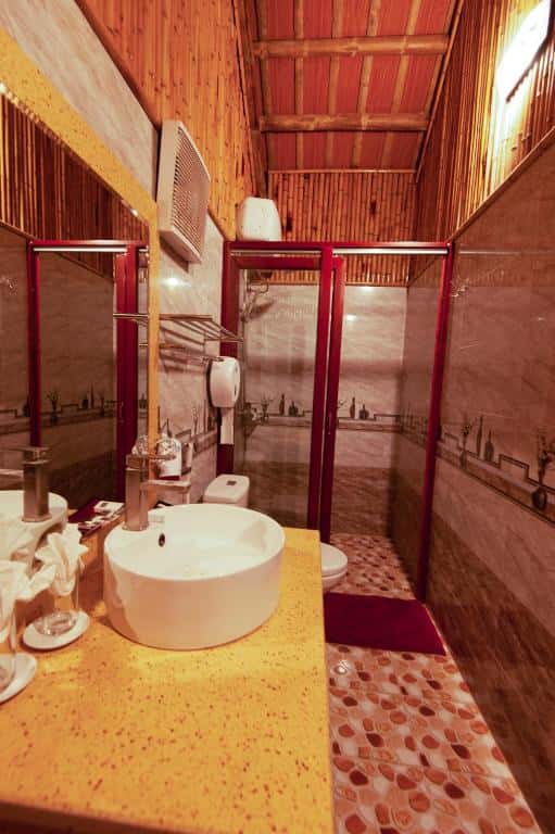 justfly deluxe phong tam rieng ngoai troi tam coc horizon bungalow