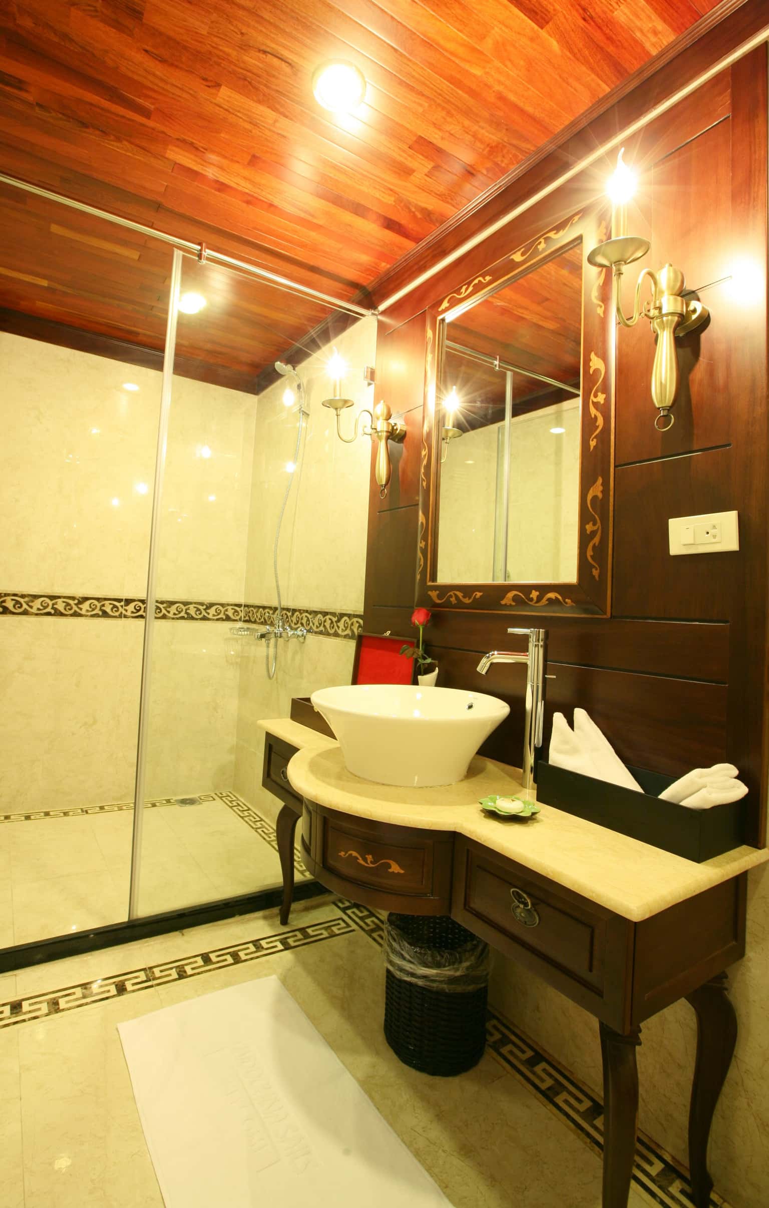 indochina-sail-halong-indochina-sail-cruise-ha-long-bay 
