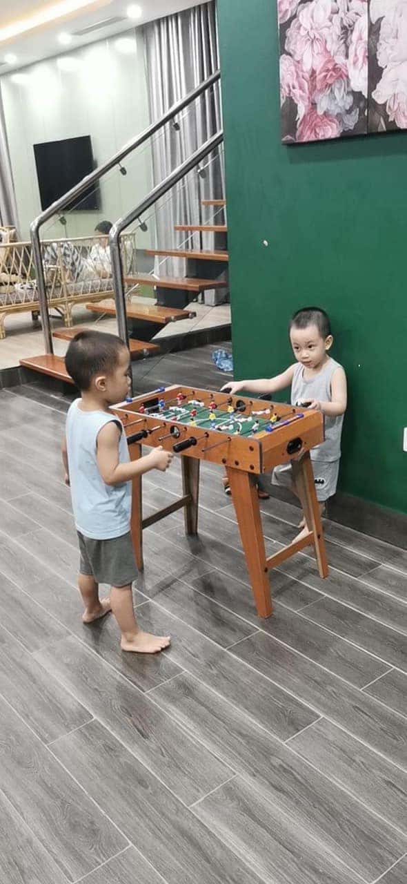 Bàn bi lắc trẻ em 