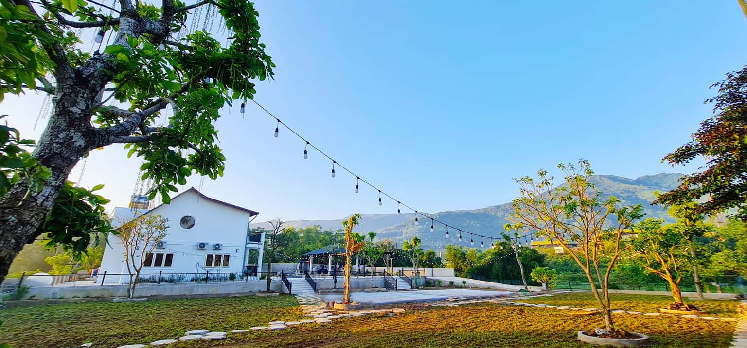 justfly crab house hoa binh