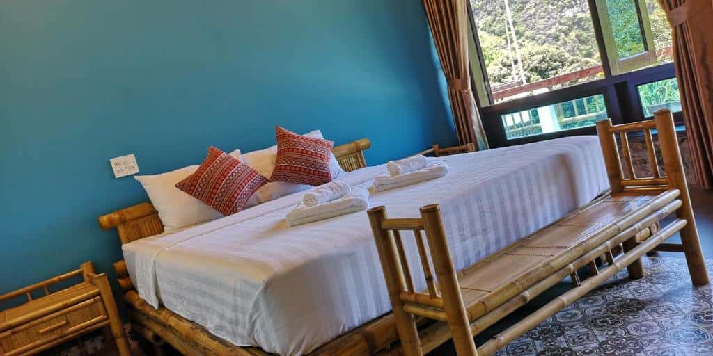 justfly deluxe king room trang an ecolodge ninh binh