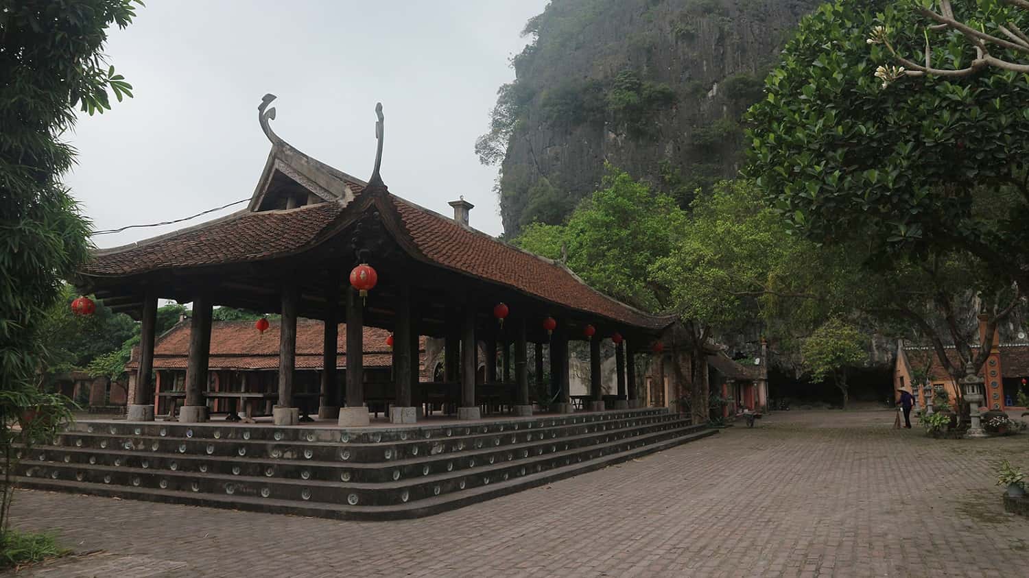 co vien lau dia diem du lich ninh binh attnib15
