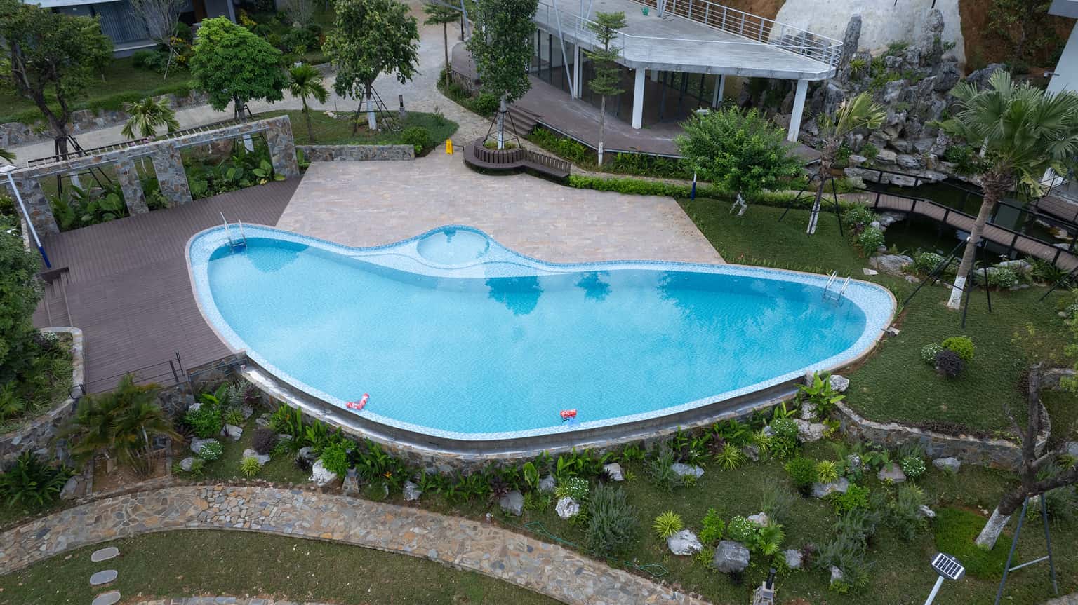 Bể bơi 200m2
