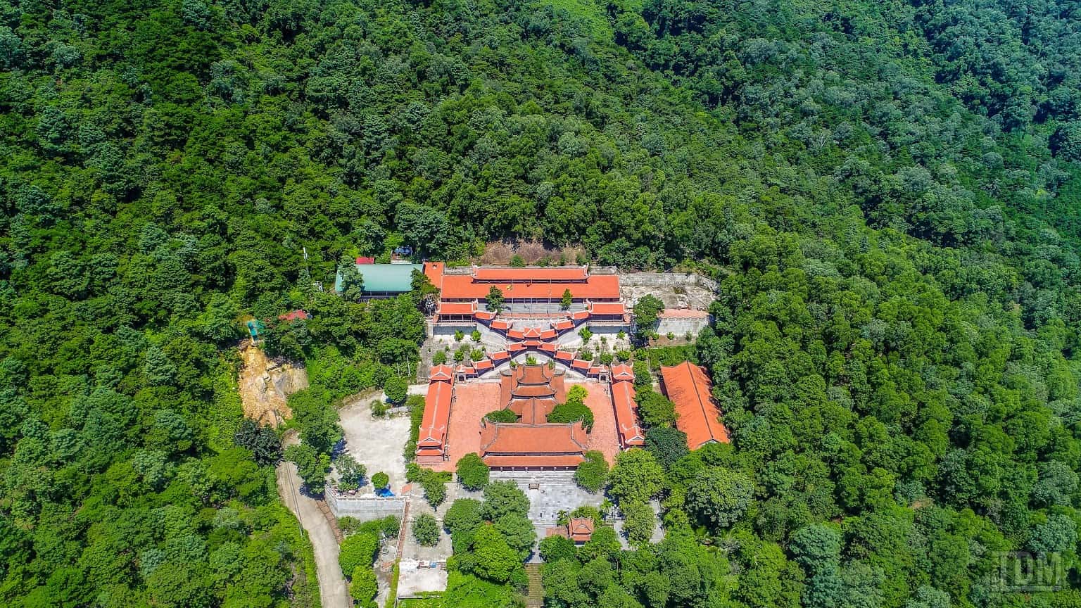 chua non nuoc soc son ha noi 