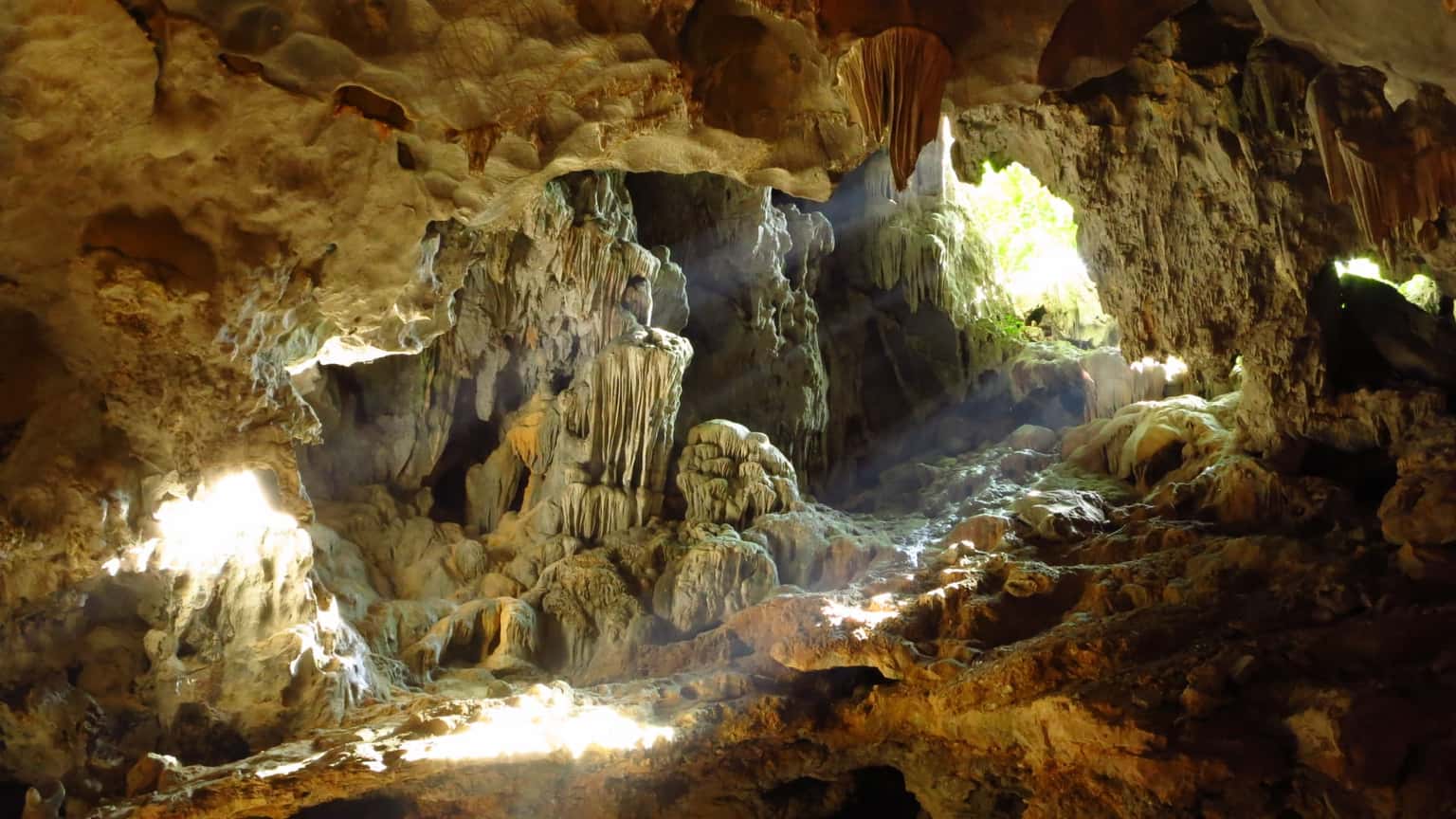 justfly sung sot cave ha long