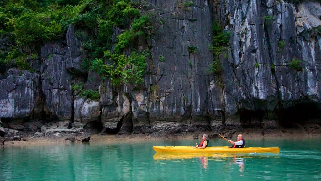 justfly luon cave ha long