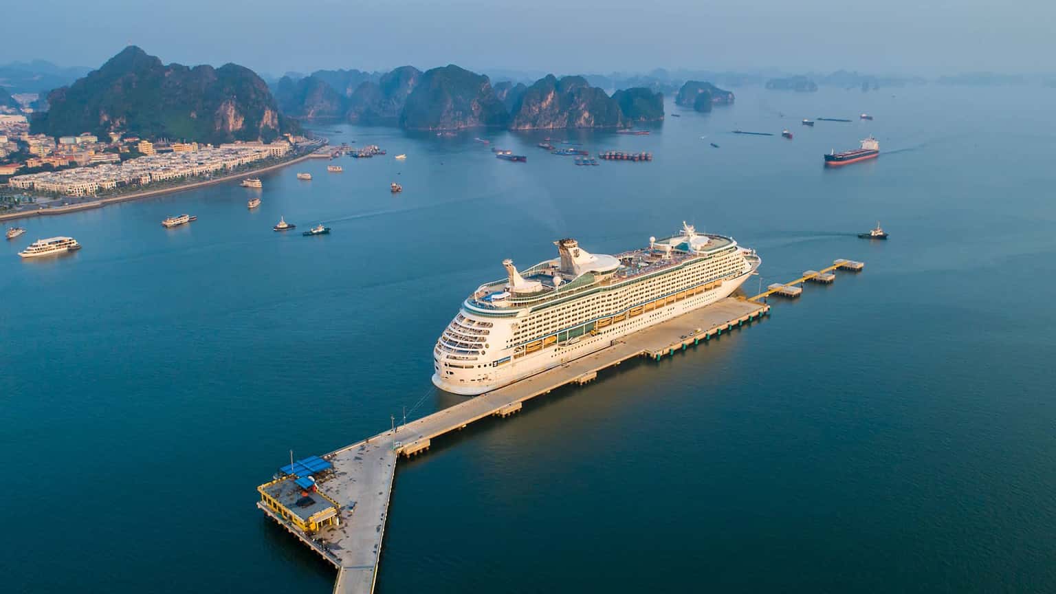 justfly cang tau ha long