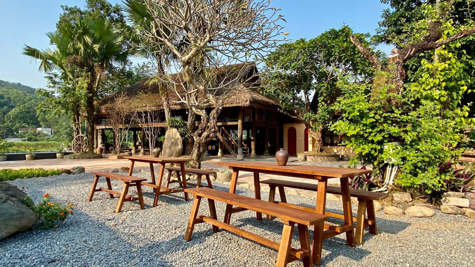 justfly khuon vien chung bavi hideaway