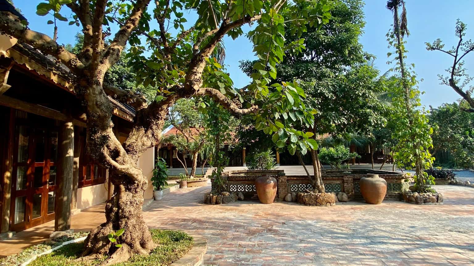 justfly khuon vien chung bavi hideaway