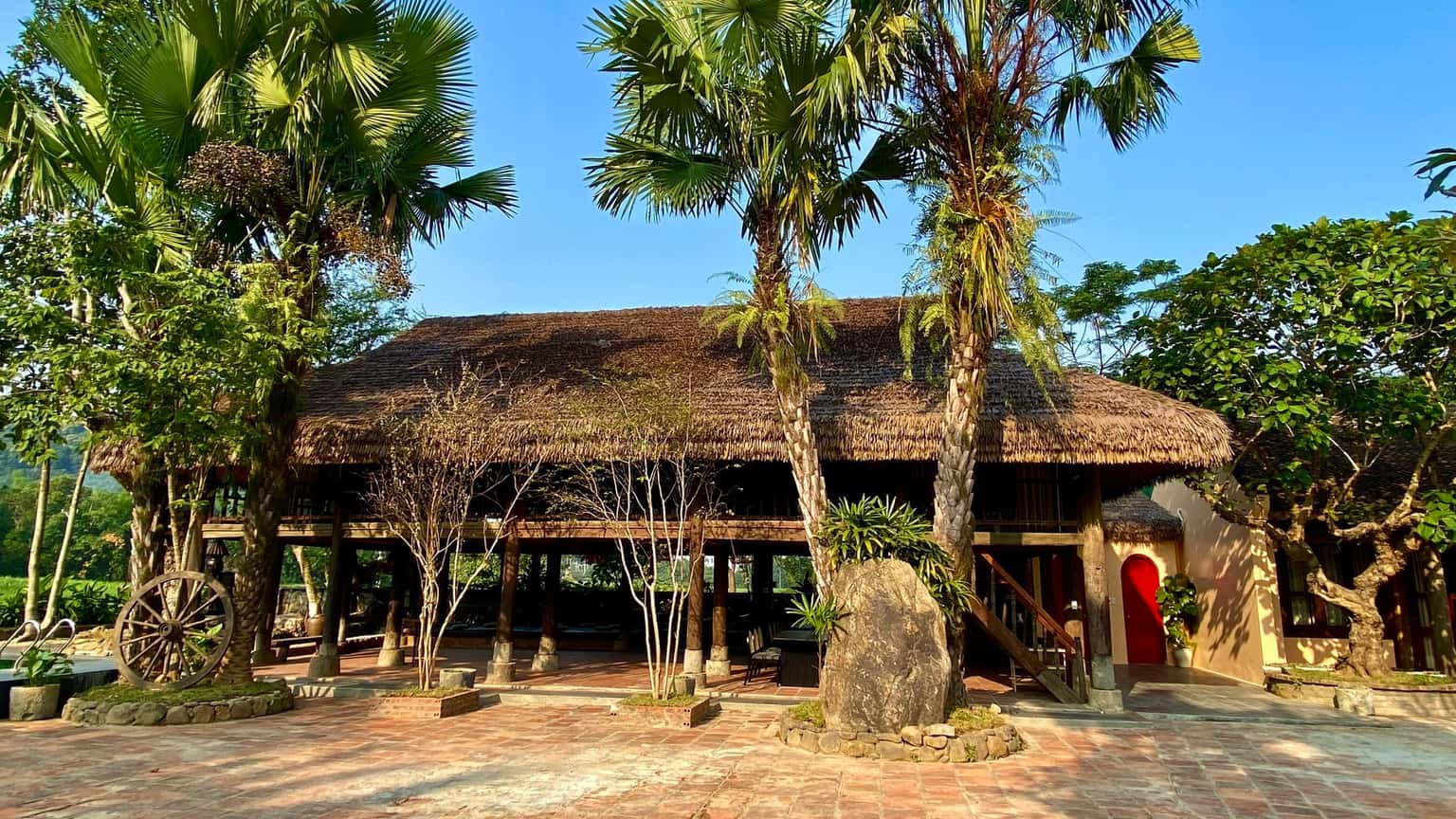 justfly khuon vien chung bavi hideaway